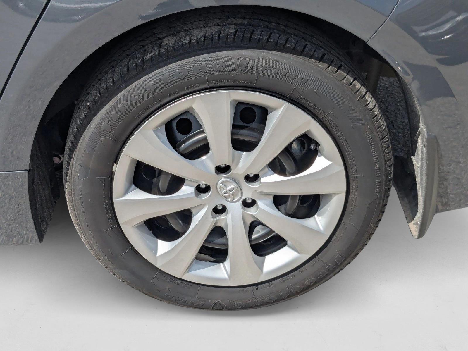 2025 Toyota Corolla LE photo 3