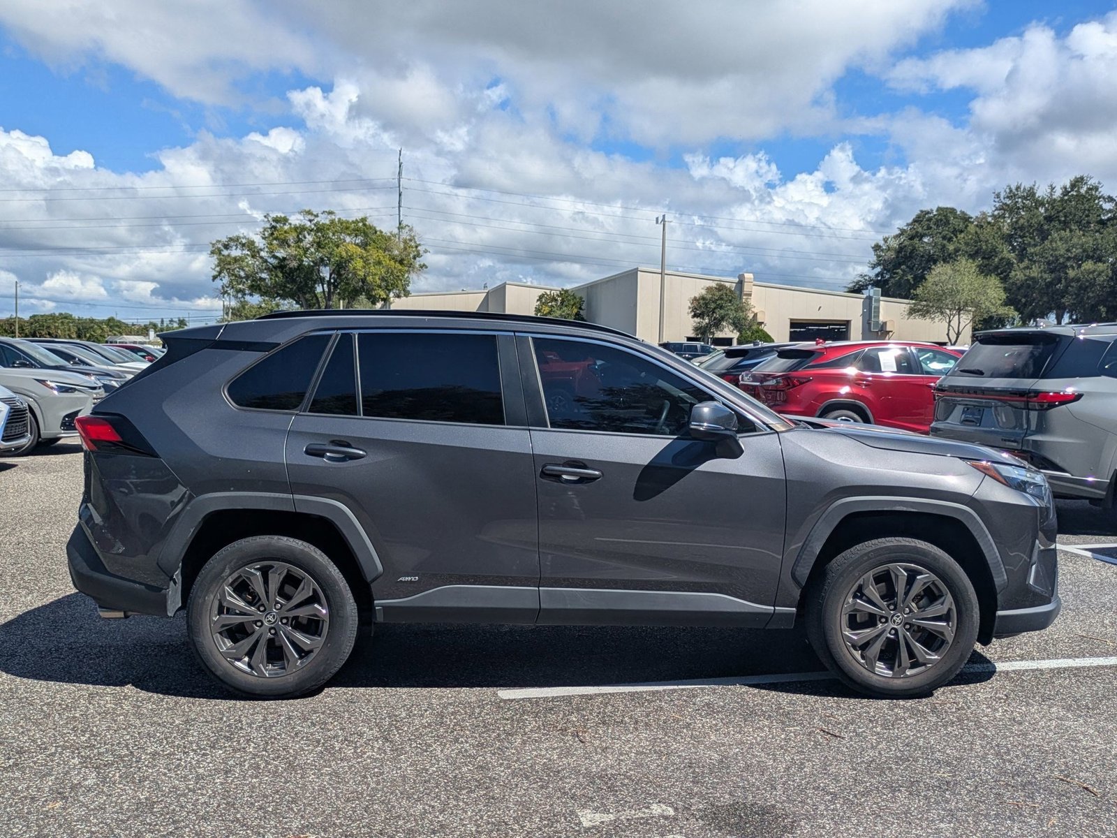 2022 Toyota RAV4 Hybrid XLE Premium photo 4