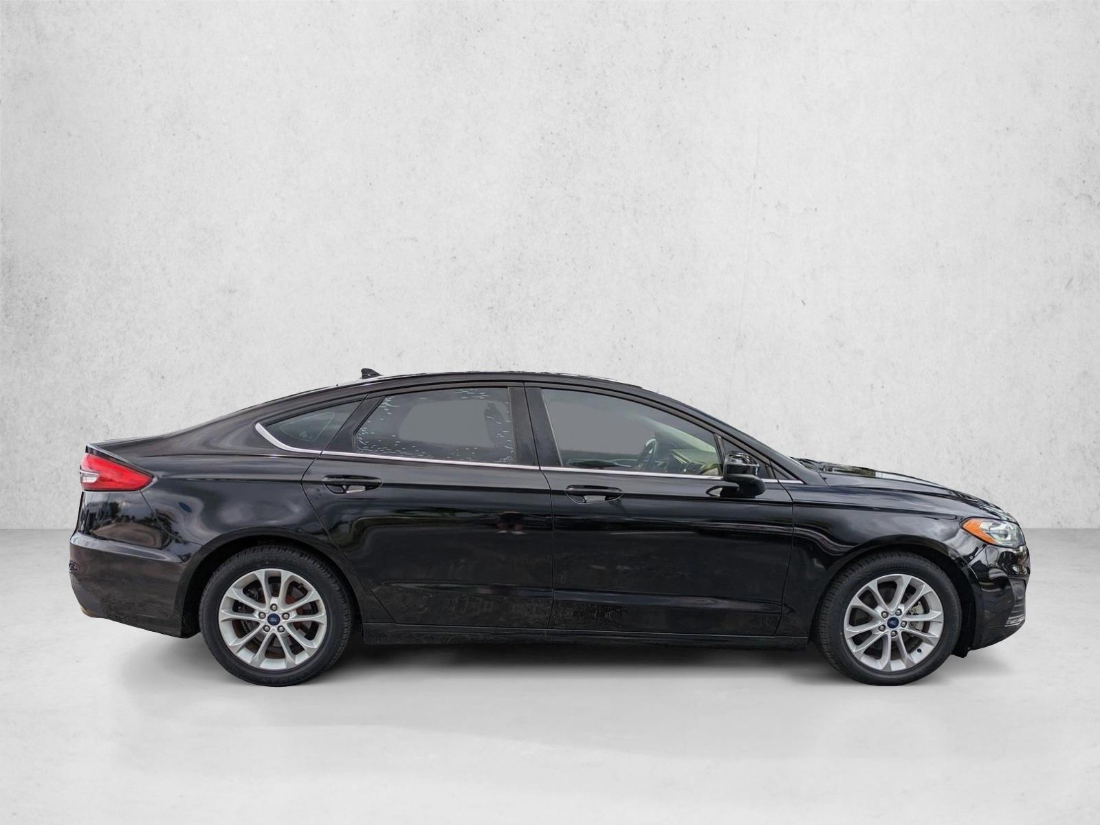 2020 Ford Fusion SE photo 3