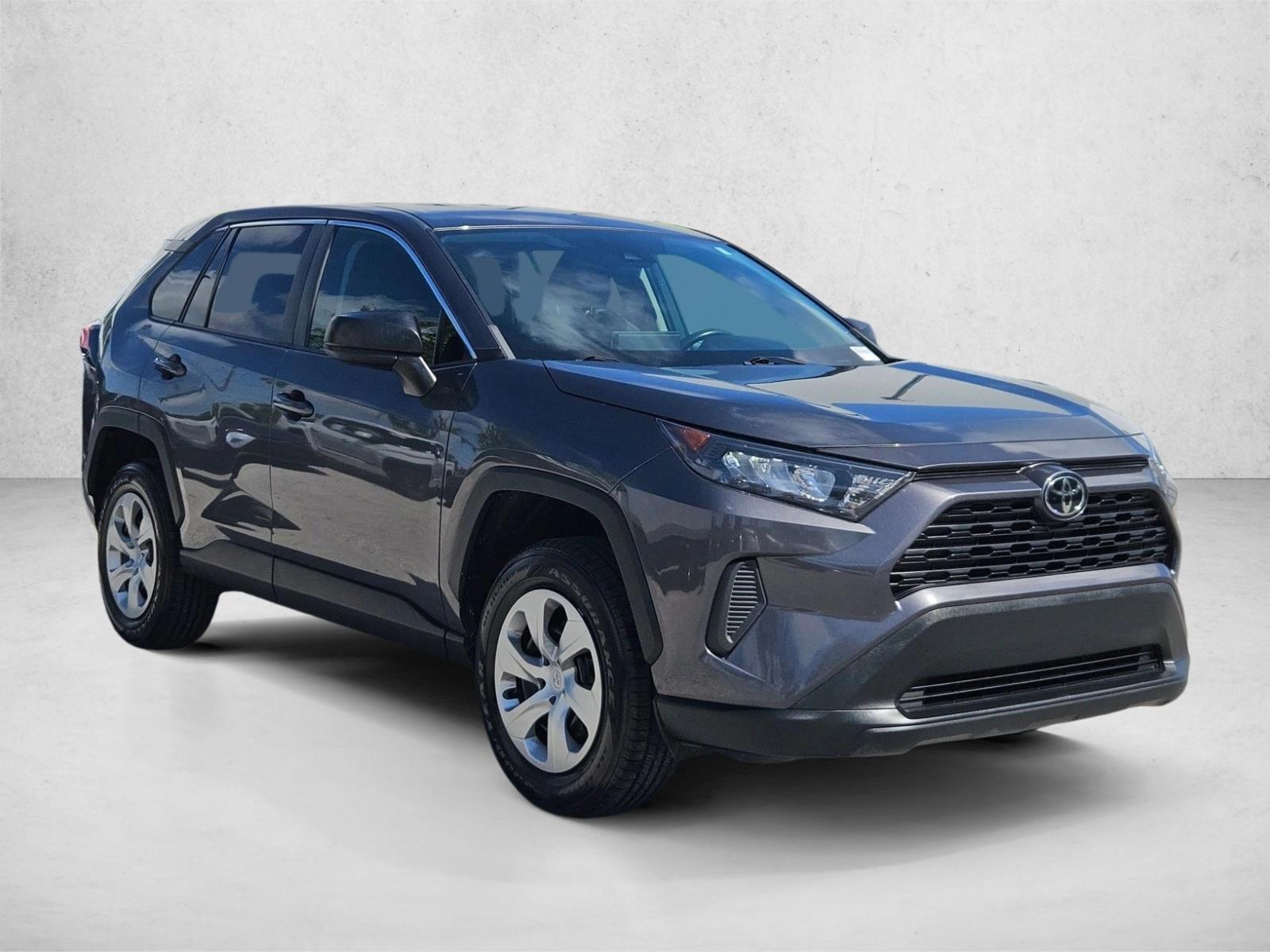 2022 Toyota RAV4 LE photo 2