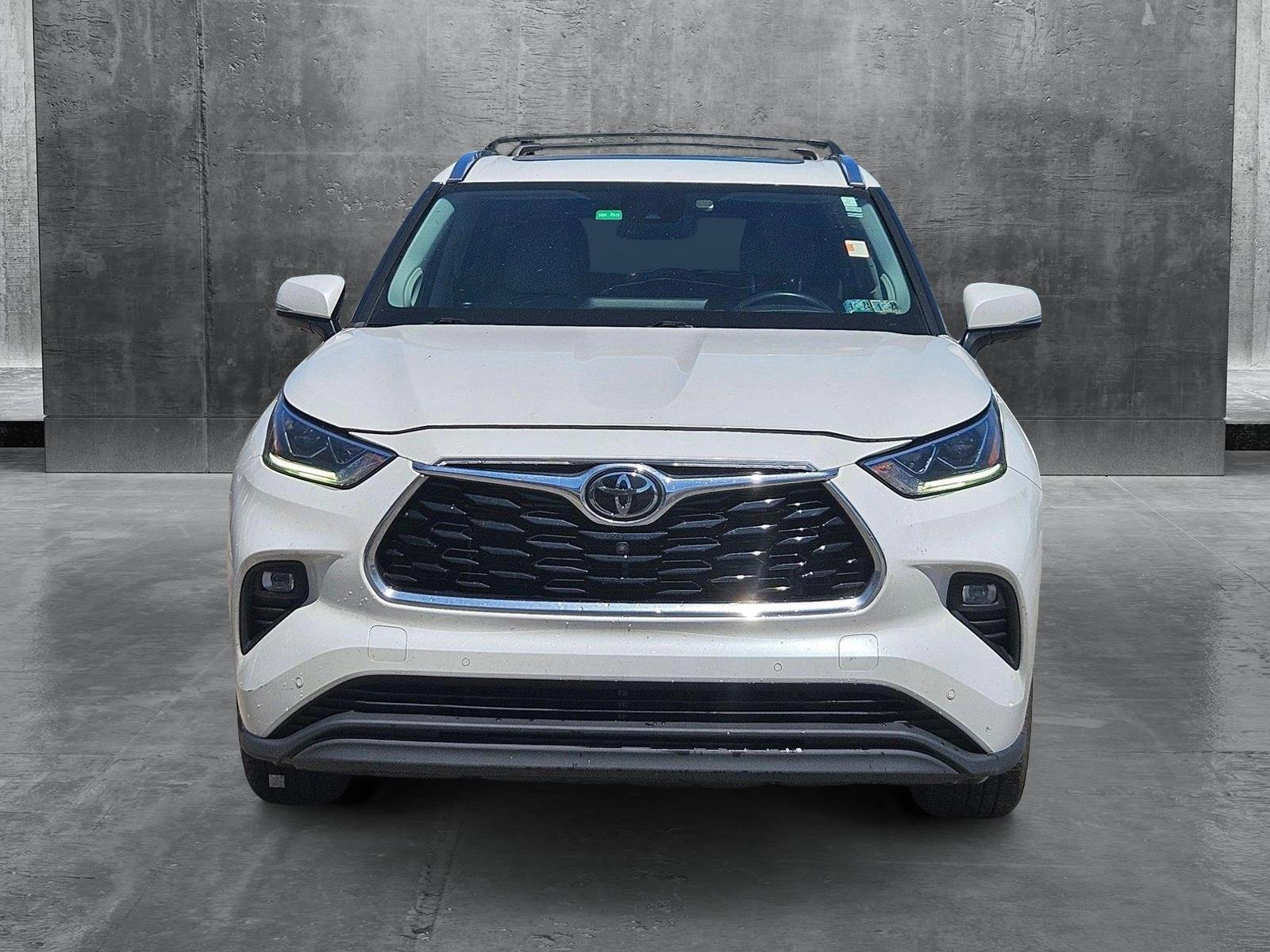 2022 Toyota Highlander Limited photo 2