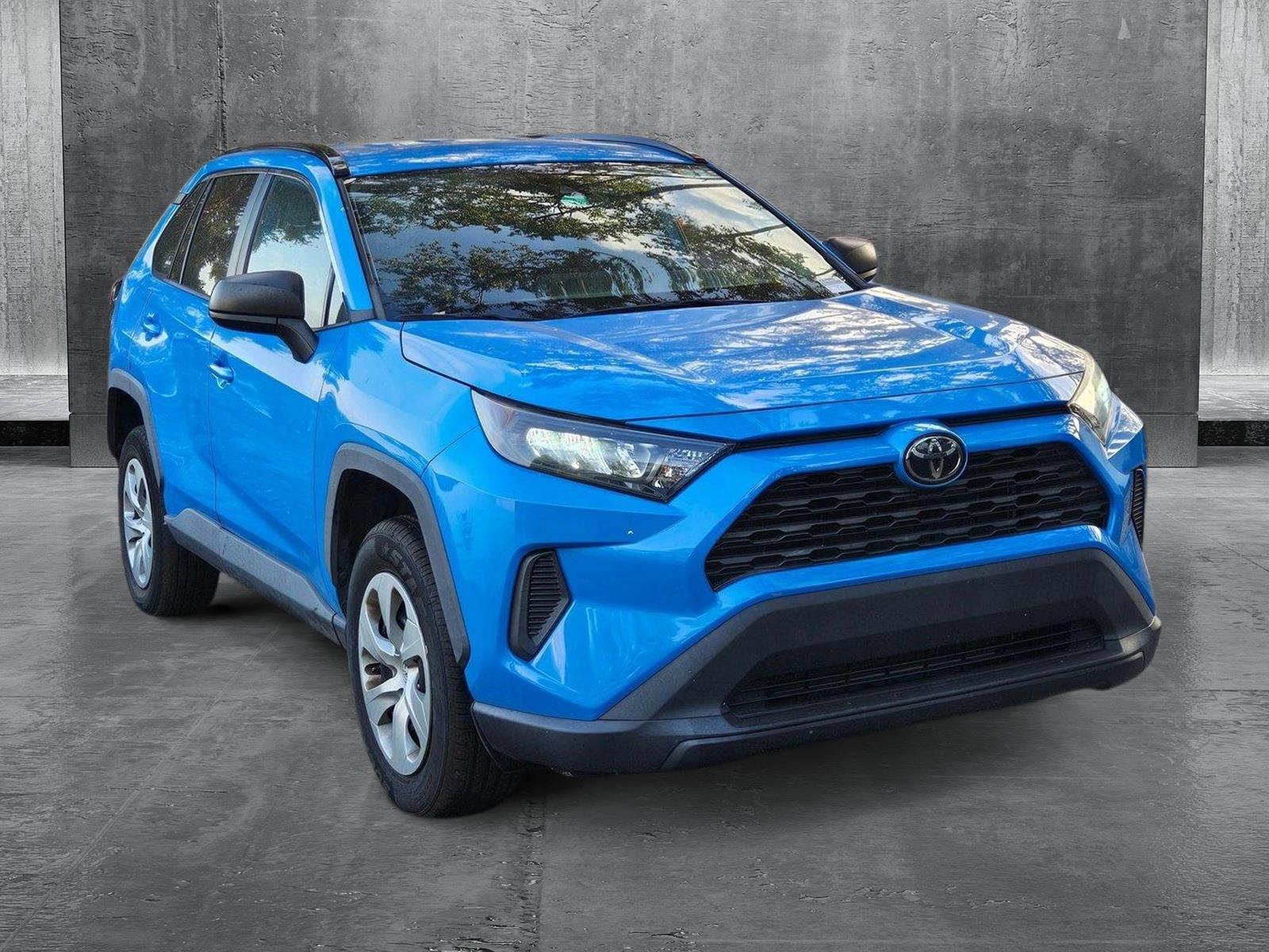 2019 Toyota RAV4 LE photo 3