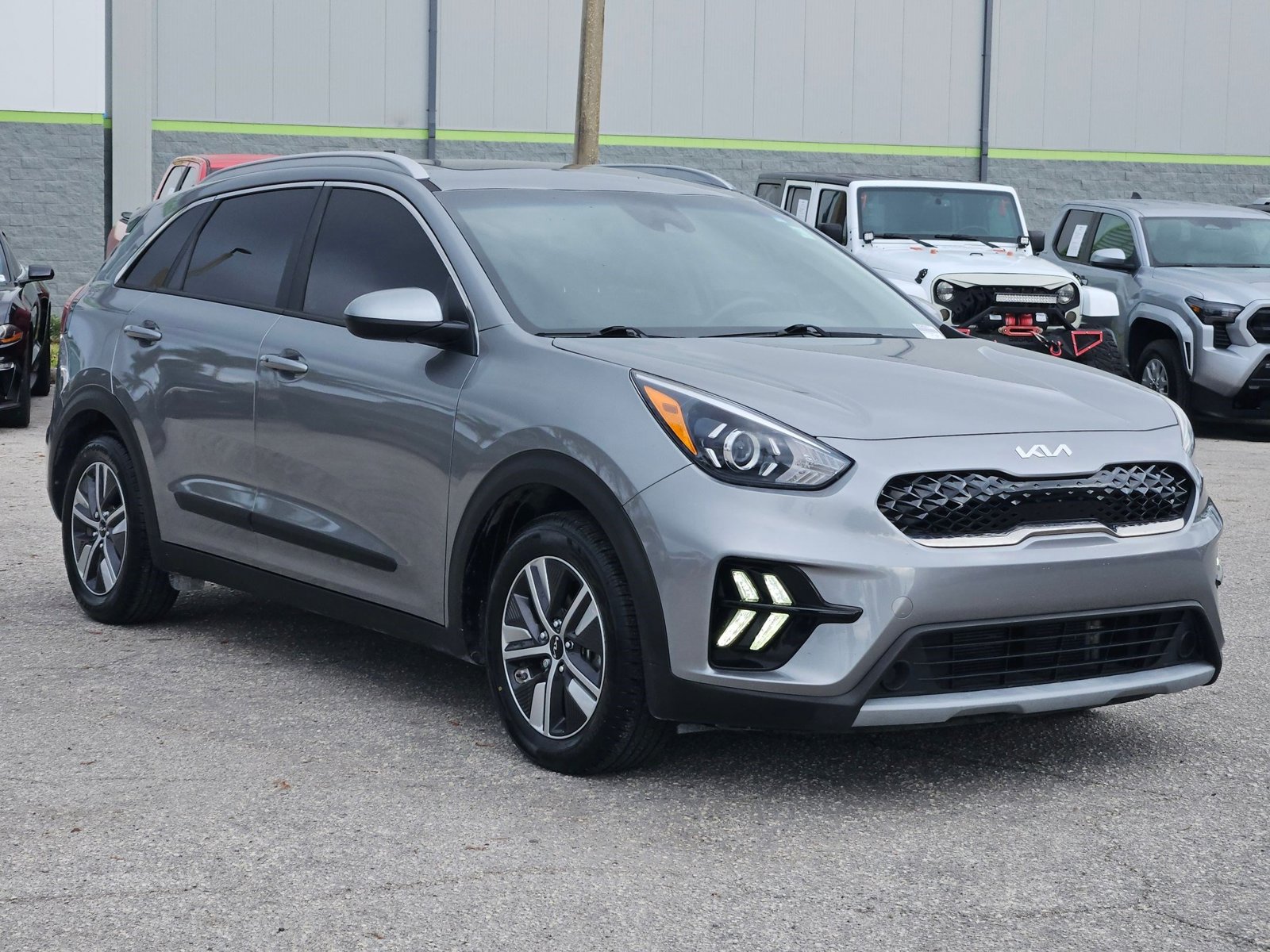 2022 Kia Niro LXS photo 3