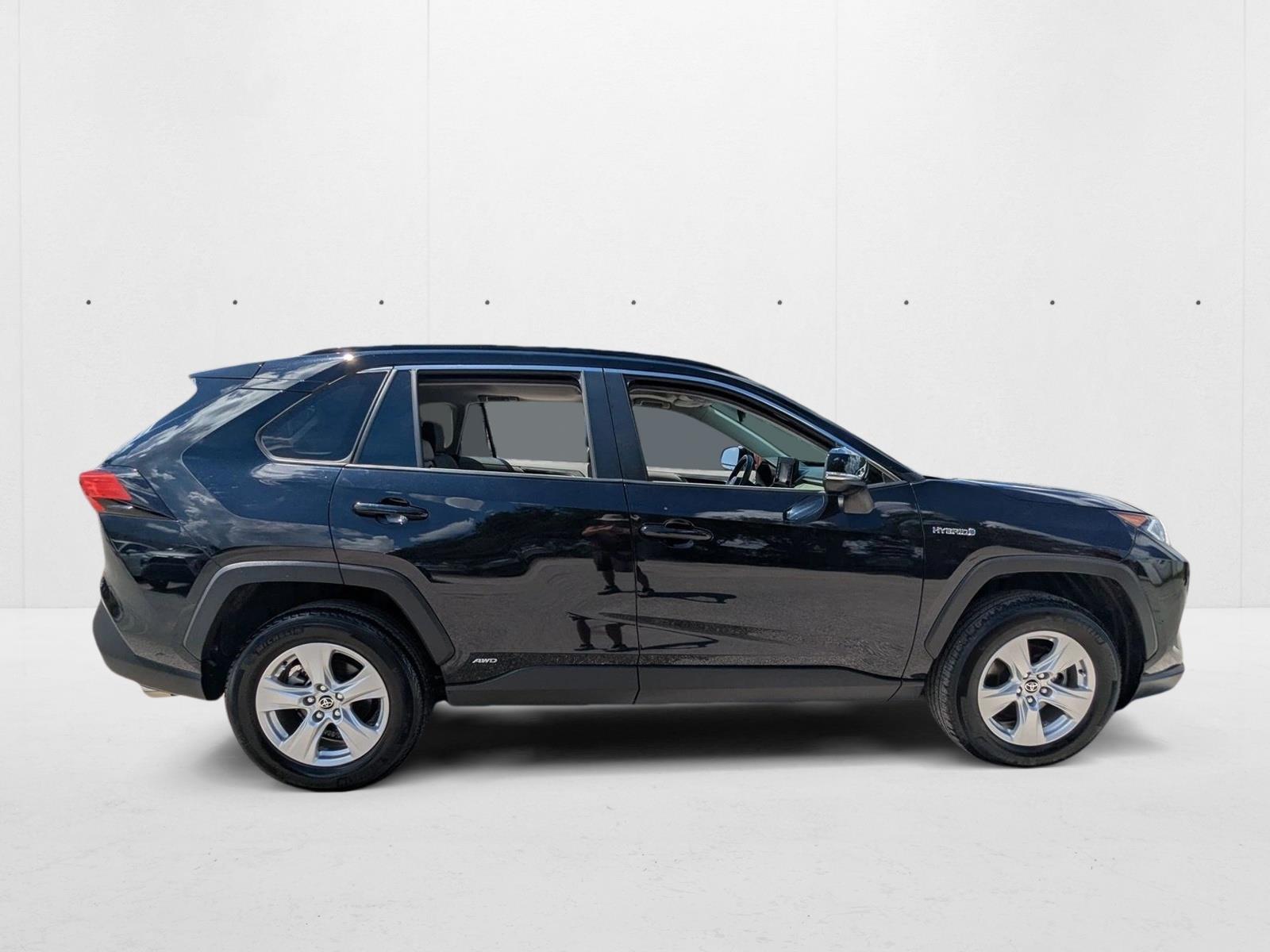 2021 Toyota RAV4 Hybrid XLE photo 4