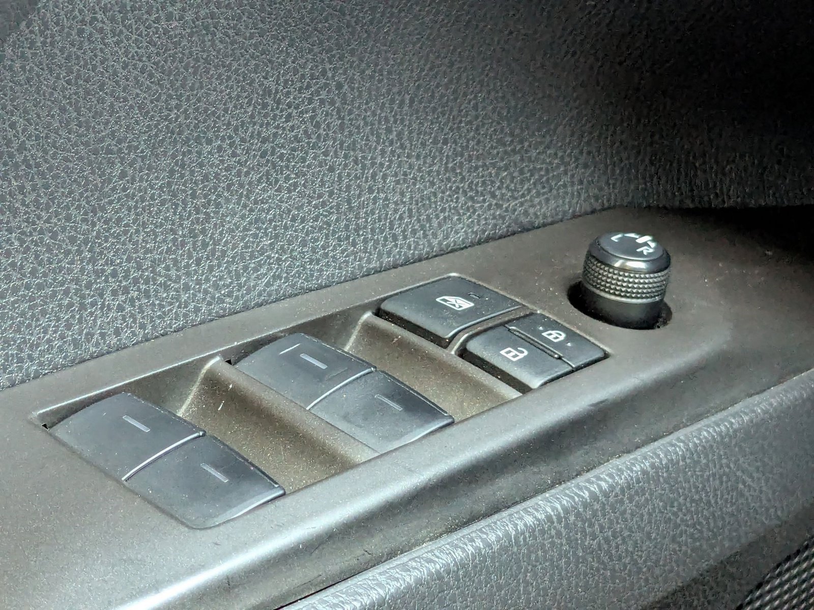 2023 Toyota Camry SE photo 4