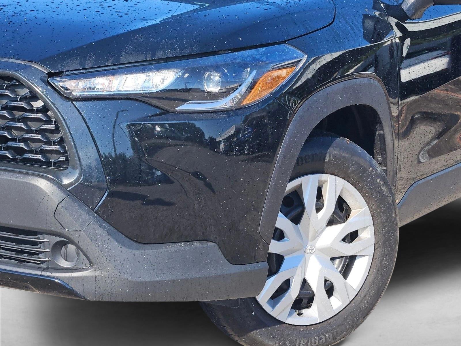 2022 Toyota Corolla Cross L photo 2