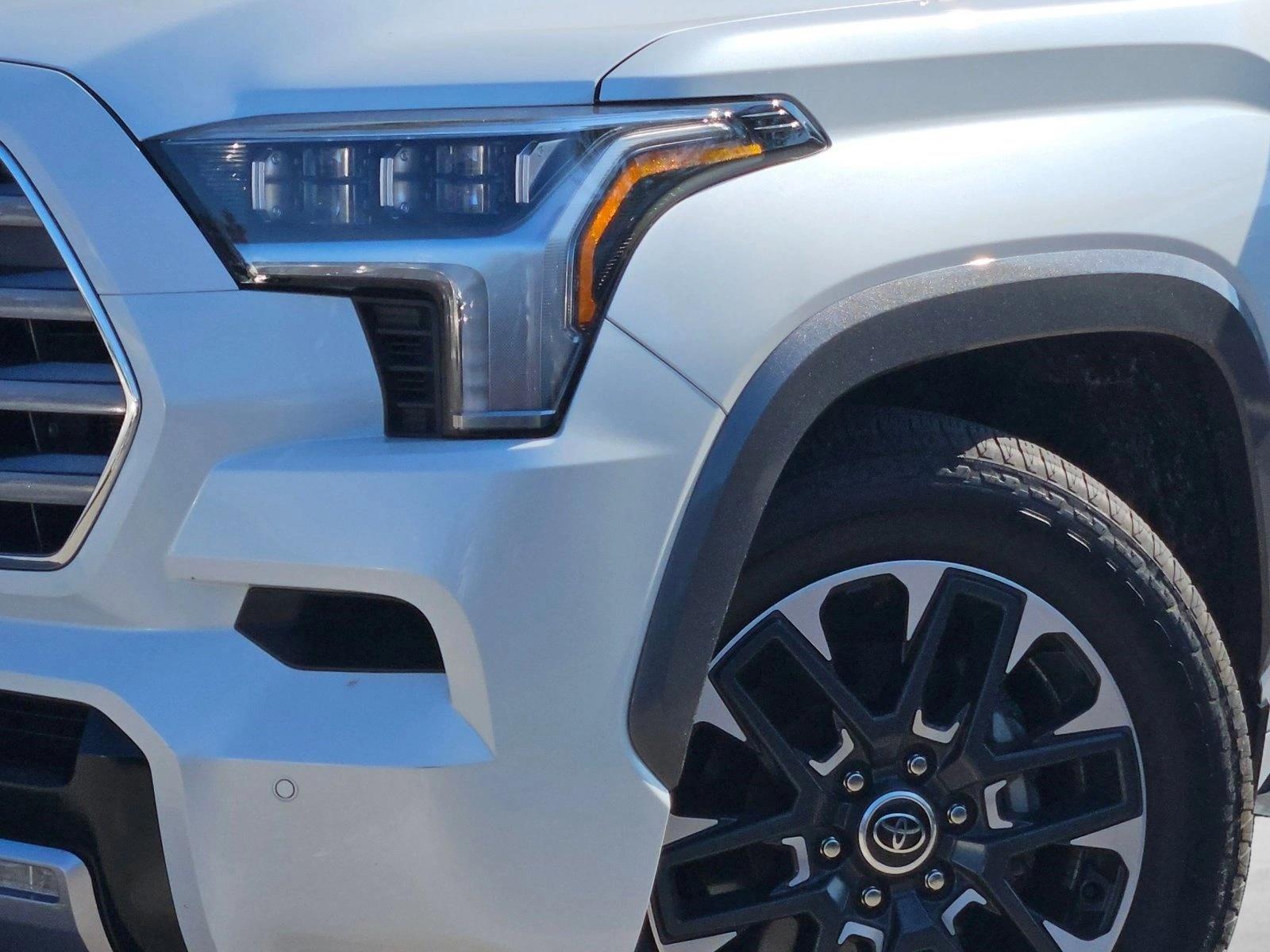 2023 Toyota Sequoia SR5 photo 4