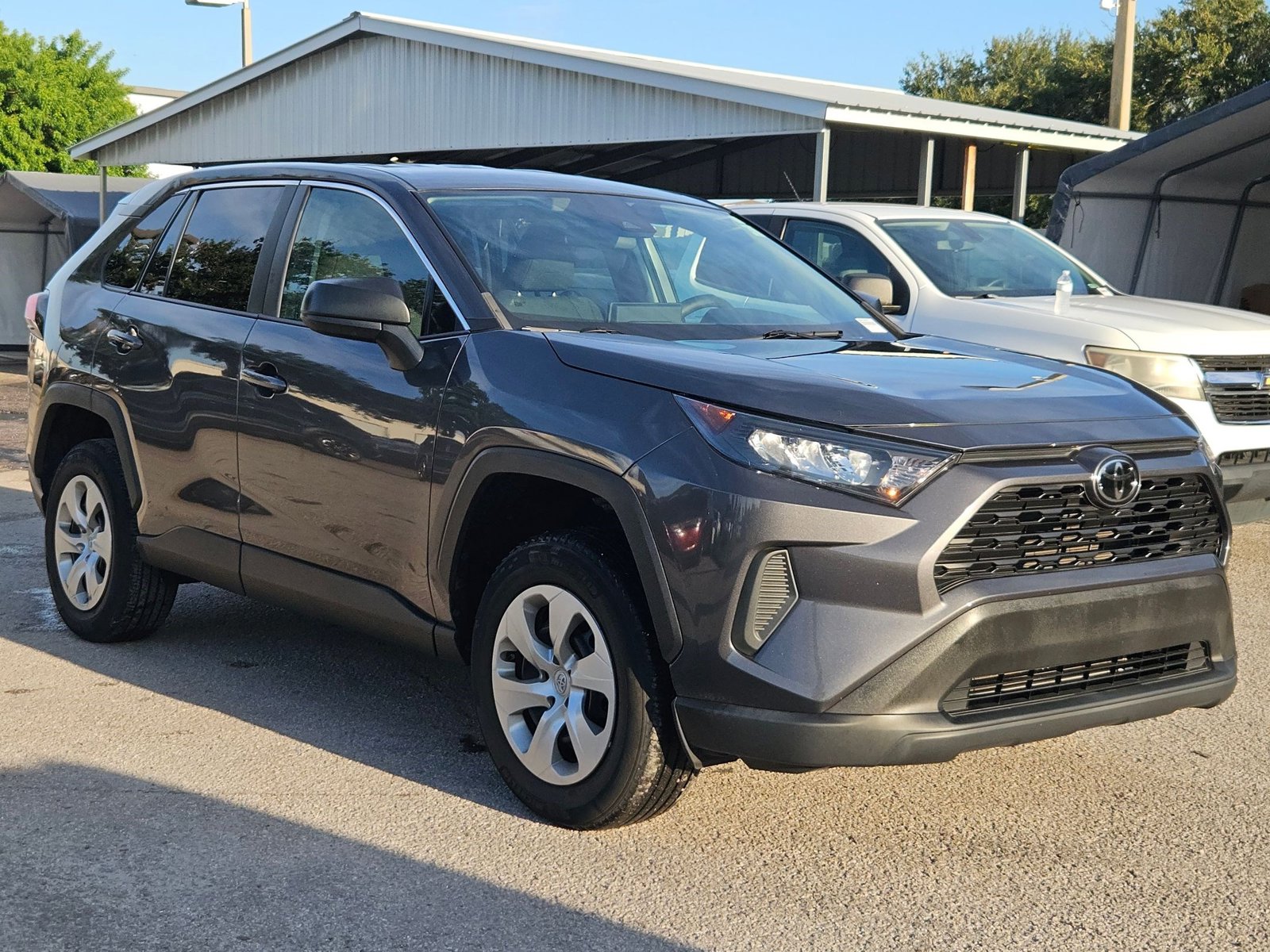 2022 Toyota RAV4 LE photo 3