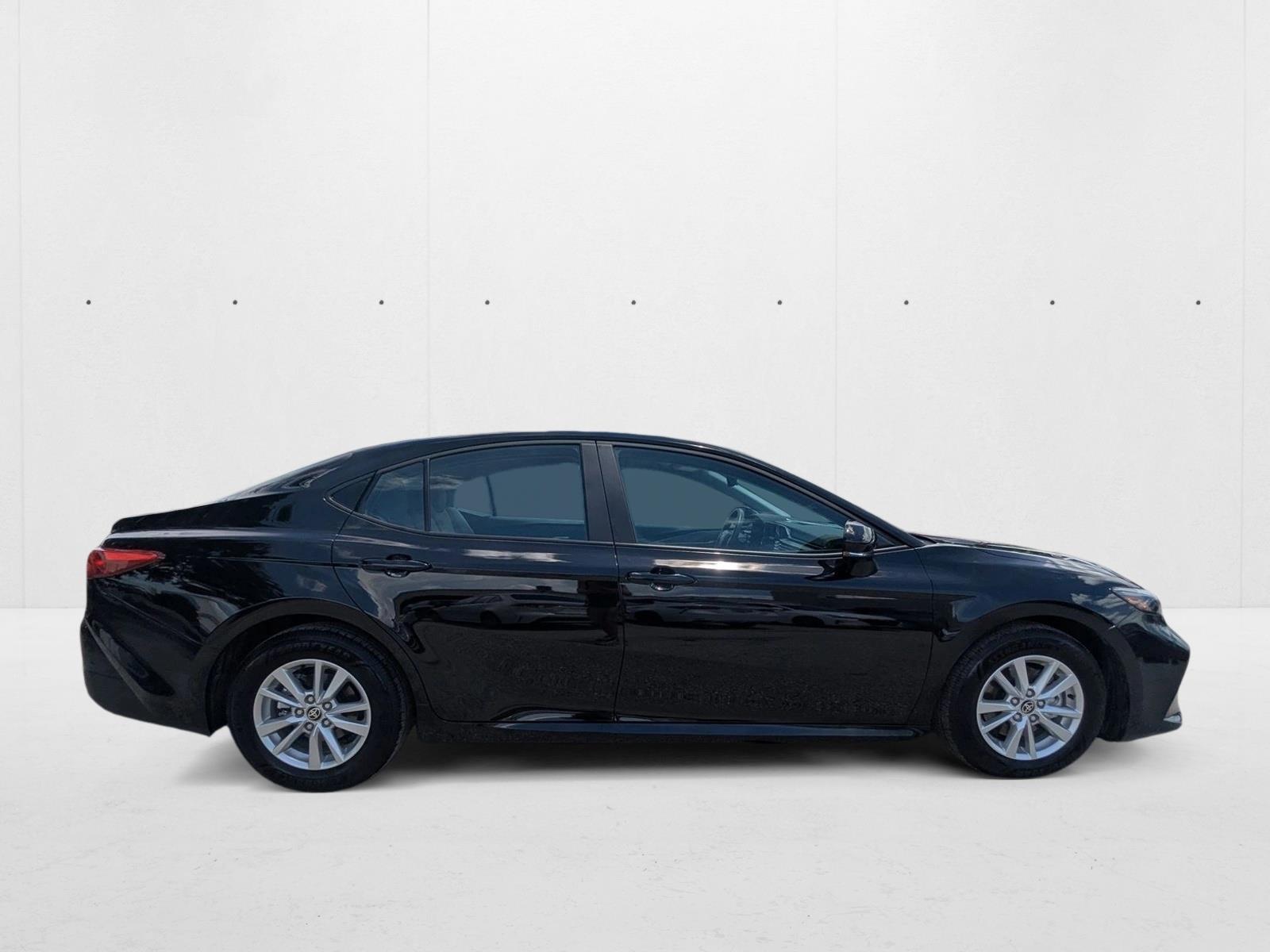 2025 Toyota Camry LE SE photo 4