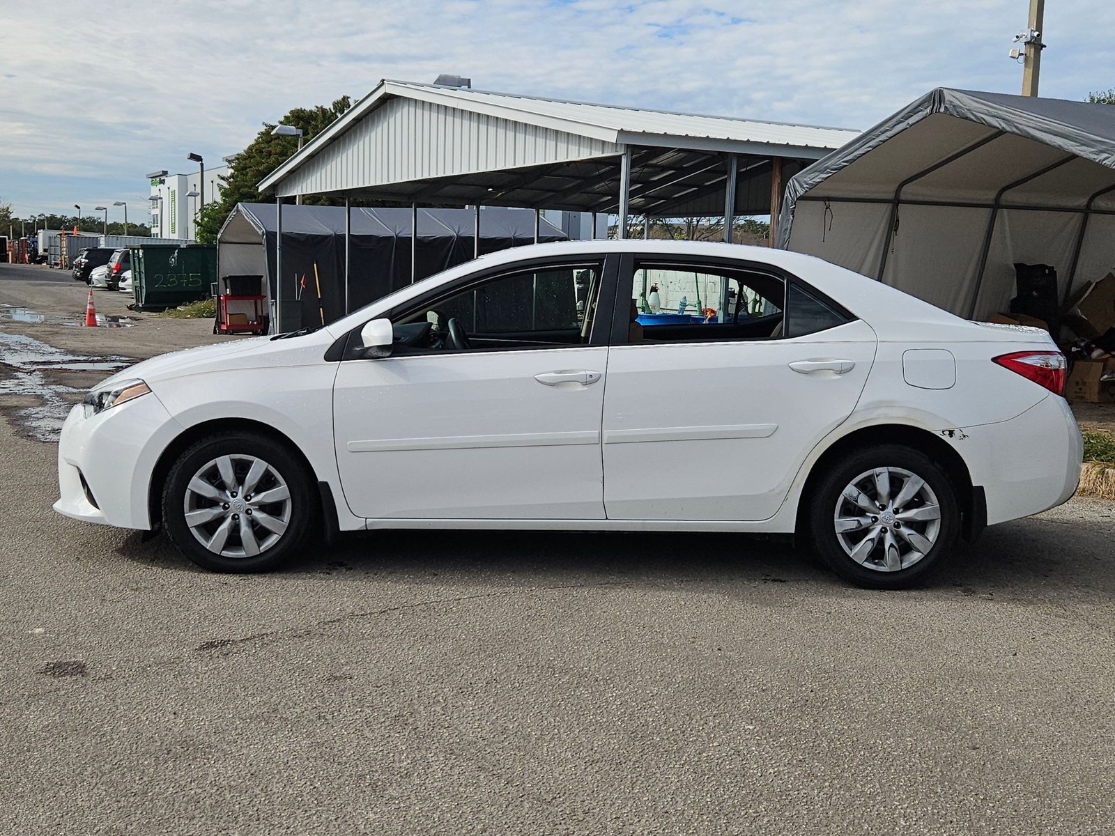 2015 Toyota Corolla LE photo 2
