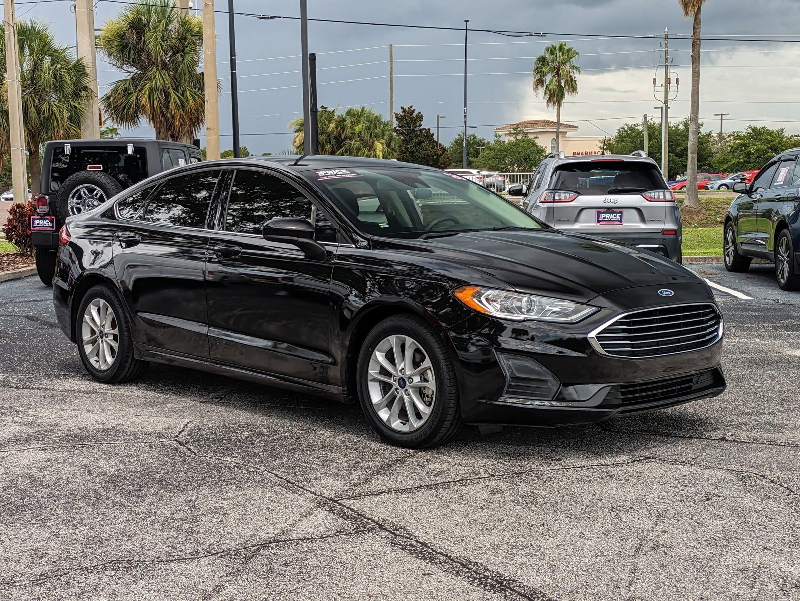 2020 Ford Fusion SE photo 2