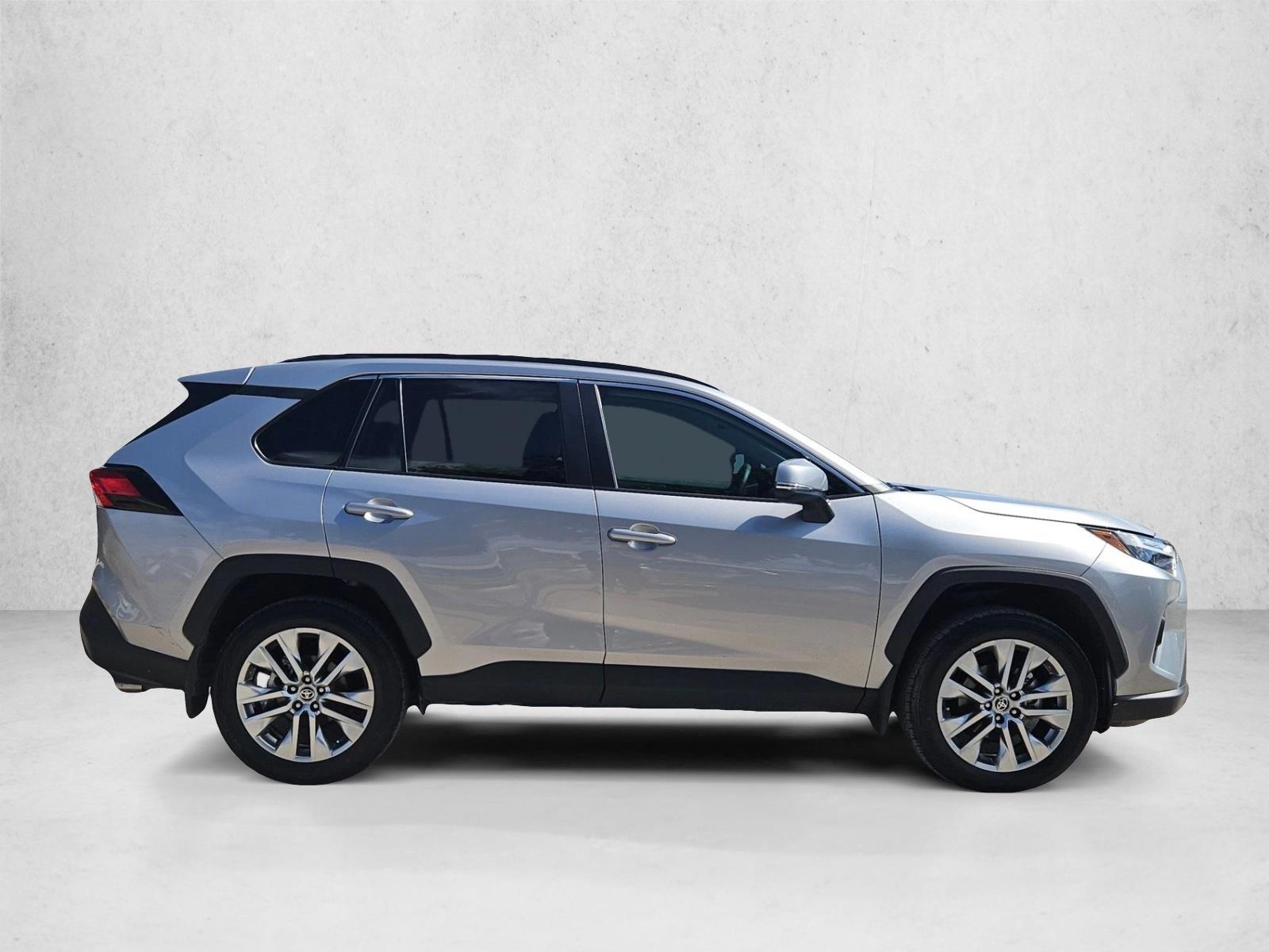 2024 Toyota RAV4 XLE Premium photo 4