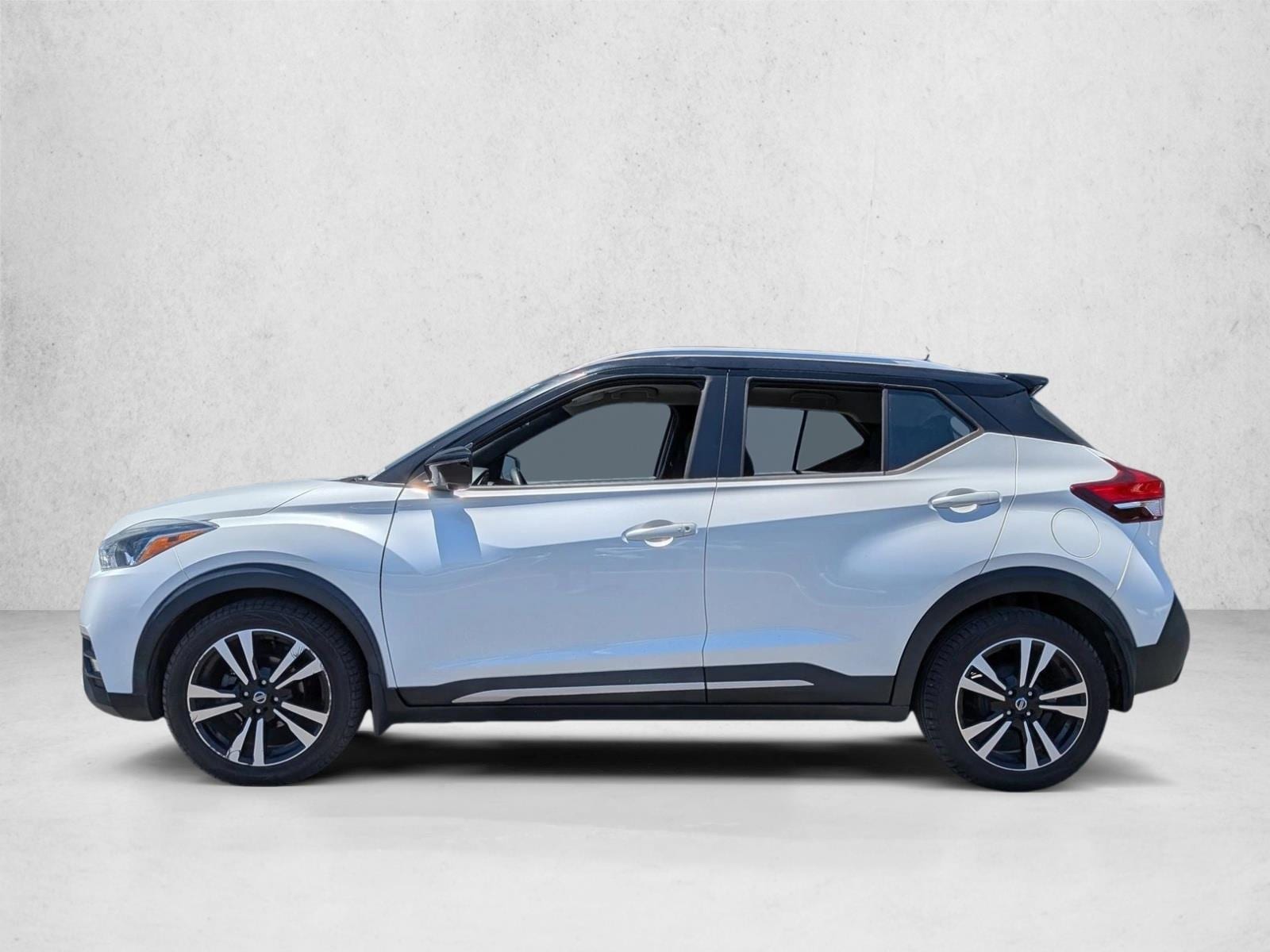 Used 2018 Nissan Kicks SR with VIN 3N1CP5CU8JL530373 for sale in Pinellas Park, FL