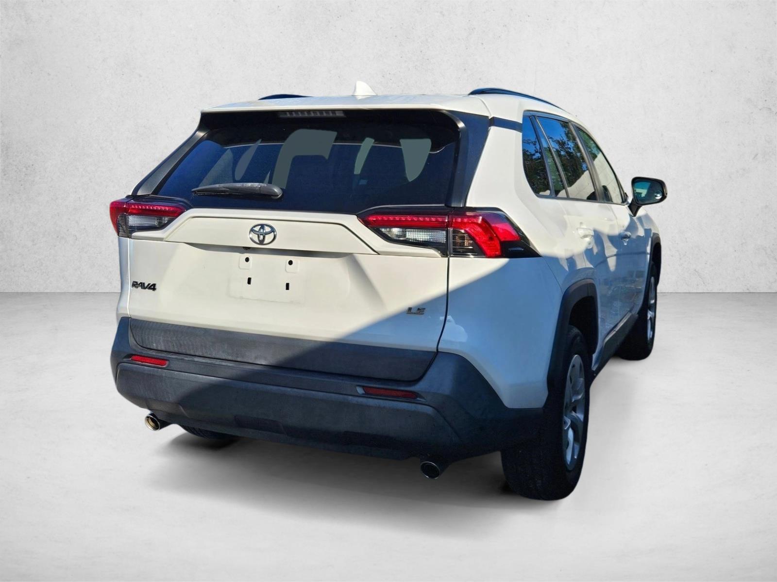 2020 Toyota RAV4 LE photo 2