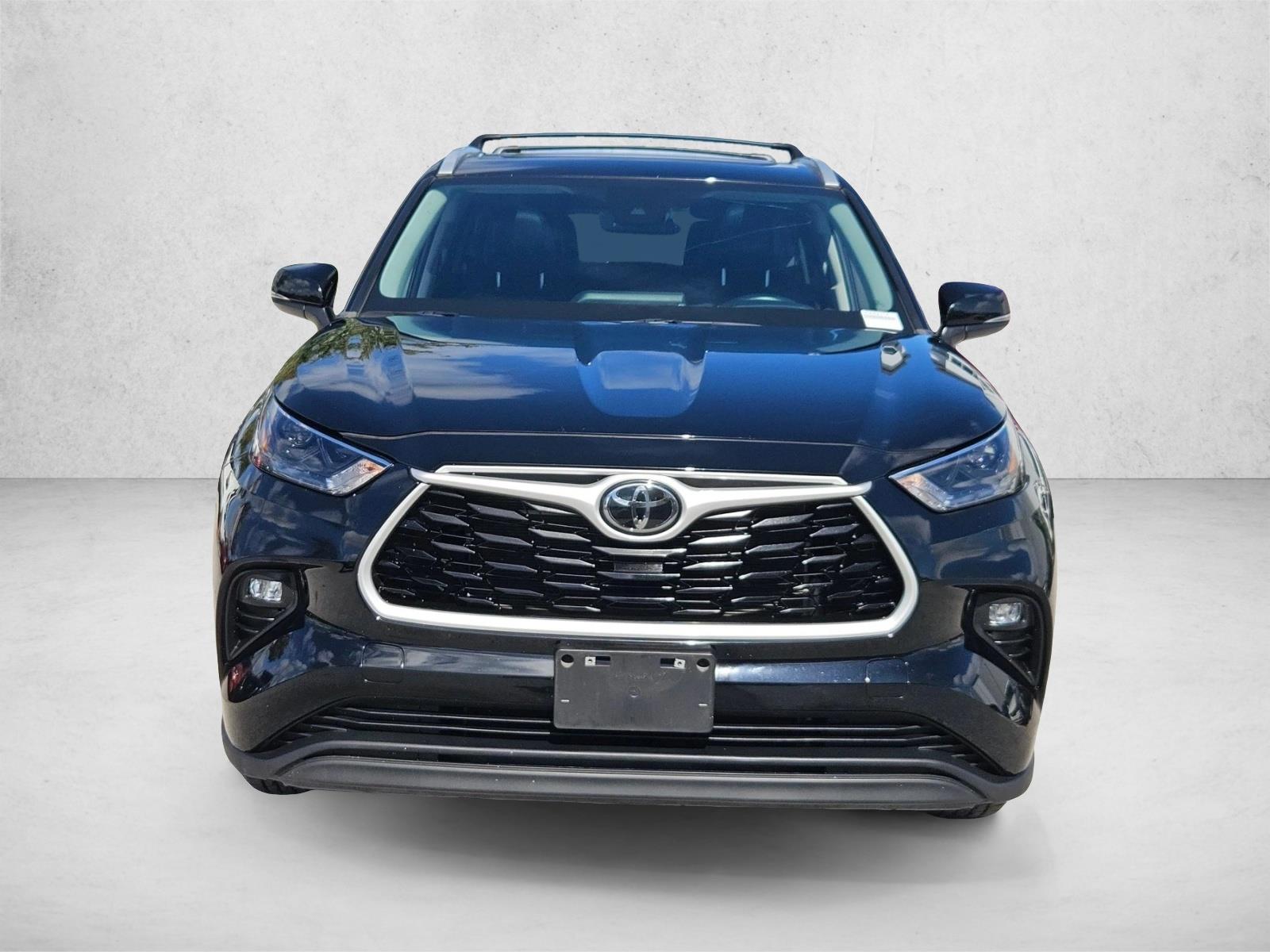2024 Toyota Highlander XLE photo 2