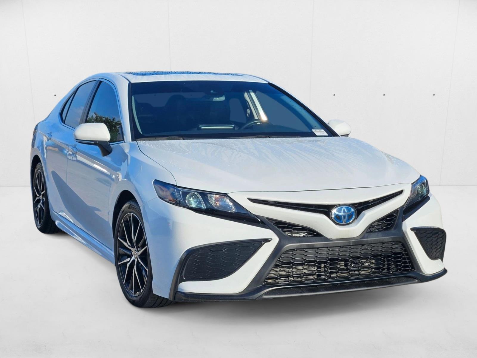 2024 Toyota Camry Hybrid SE photo 3