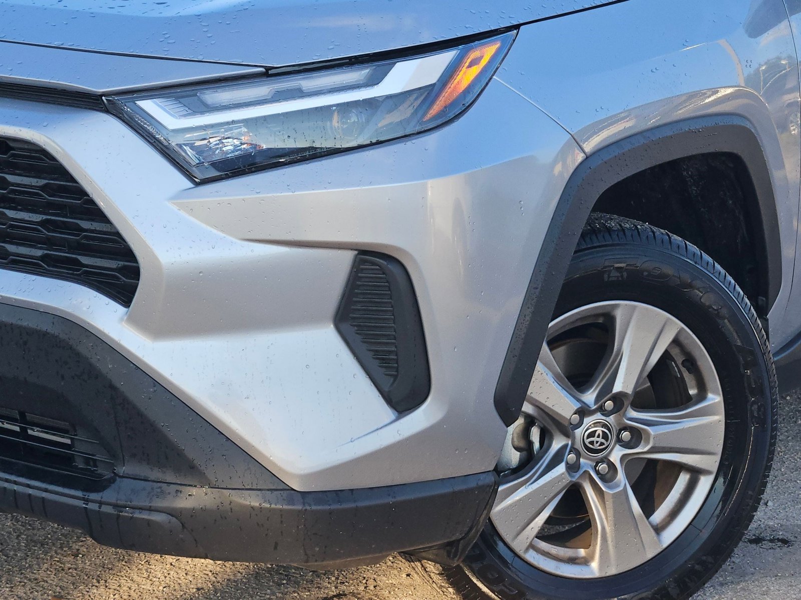 2025 Toyota RAV4 XLE photo 2