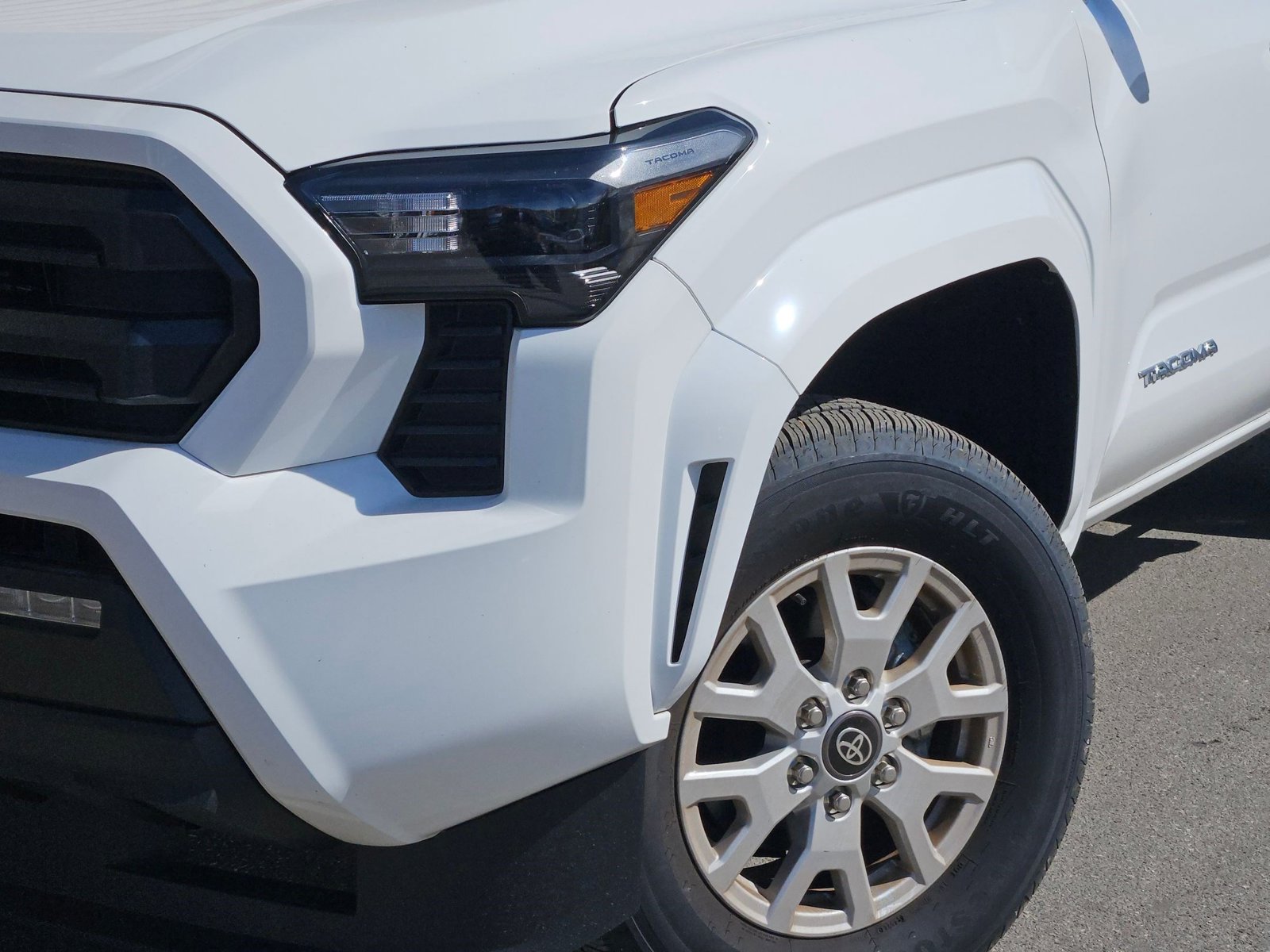 2024 Toyota Tacoma SR5 Double Cab photo 4