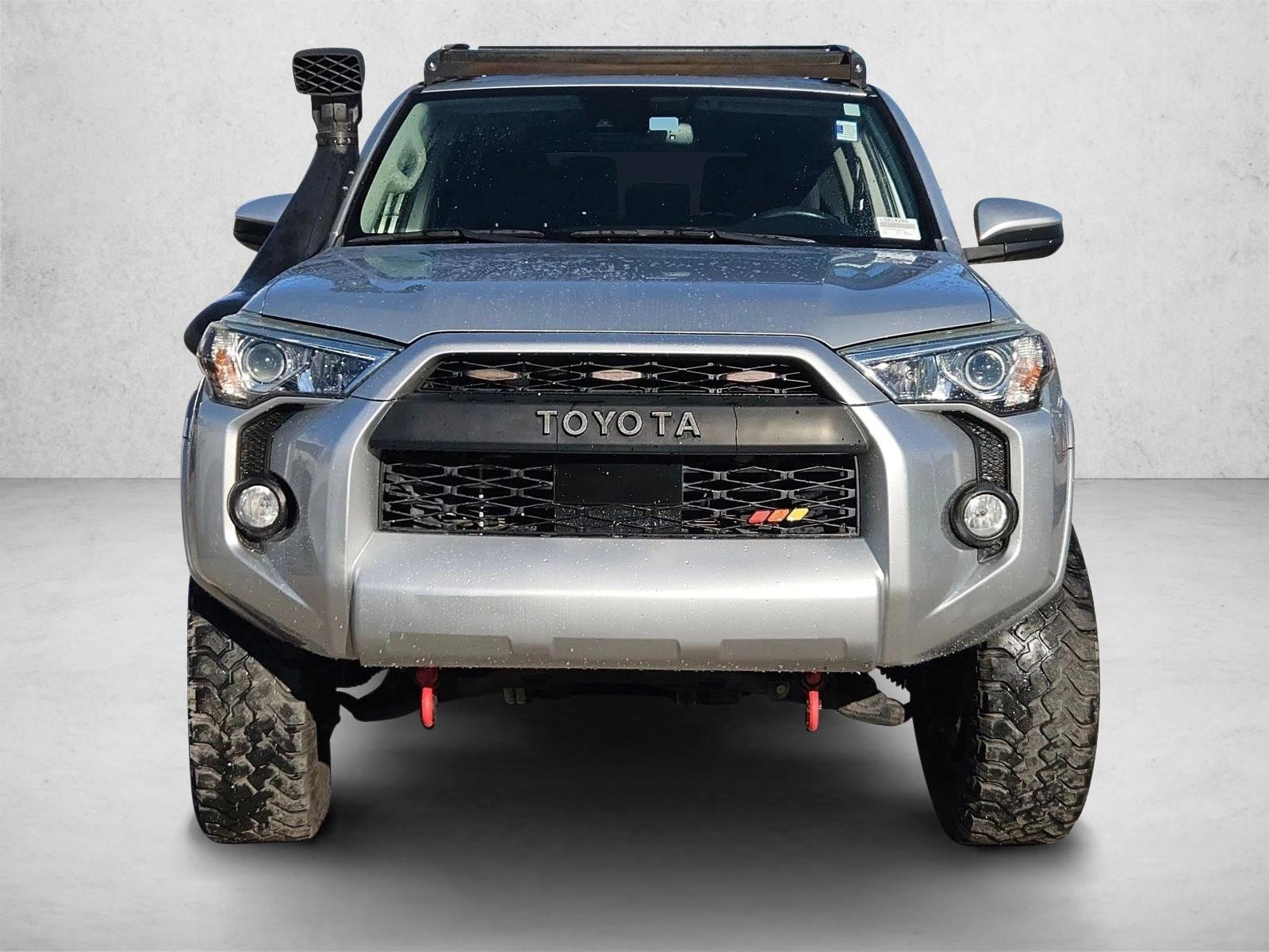 2020 Toyota 4Runner SR5 4WD photo 2