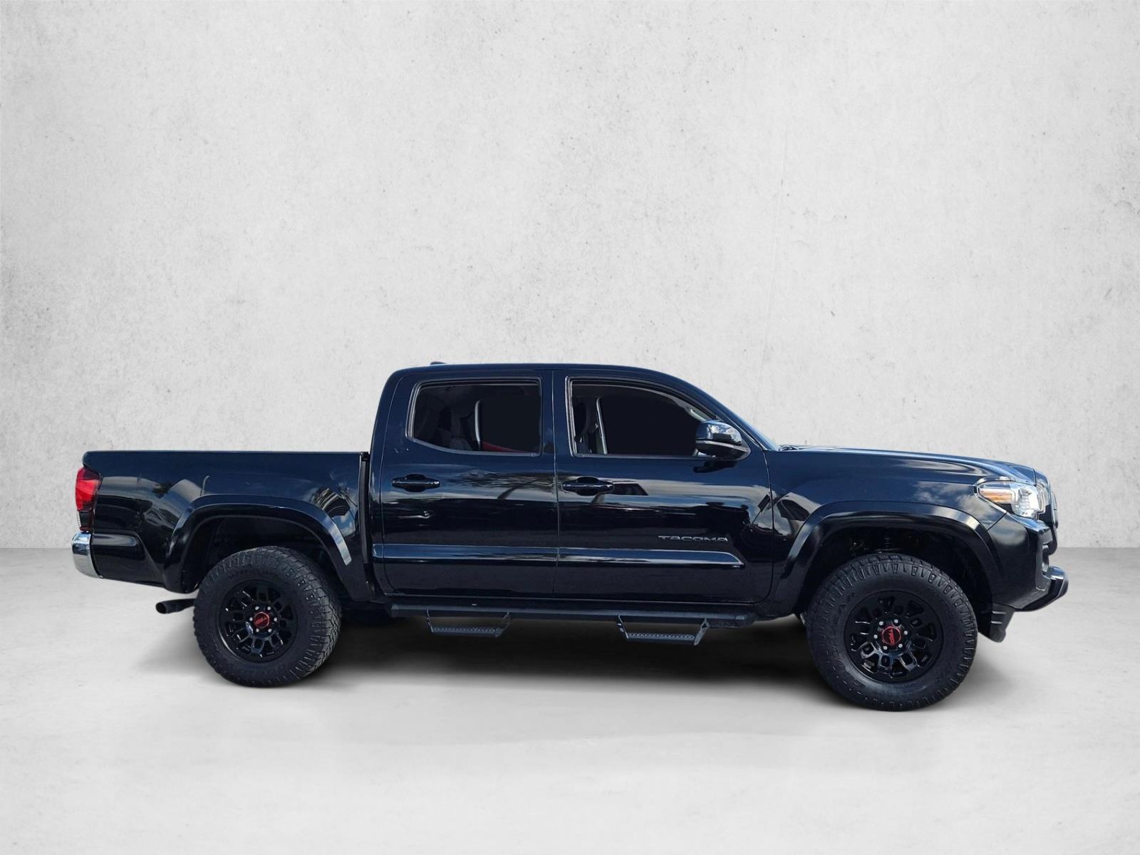 2021 Toyota Tacoma 4x4 SR5 Double Cab V6 photo 4