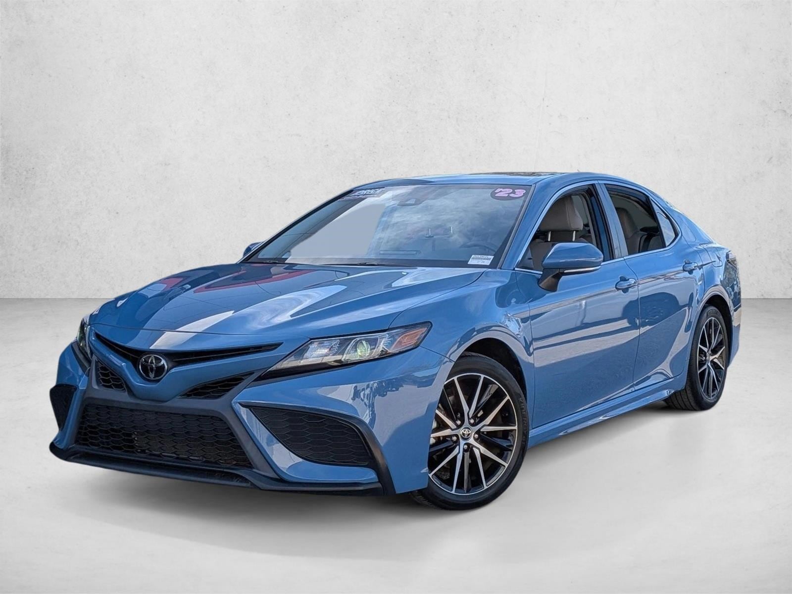 2023 Toyota Camry SE's photo