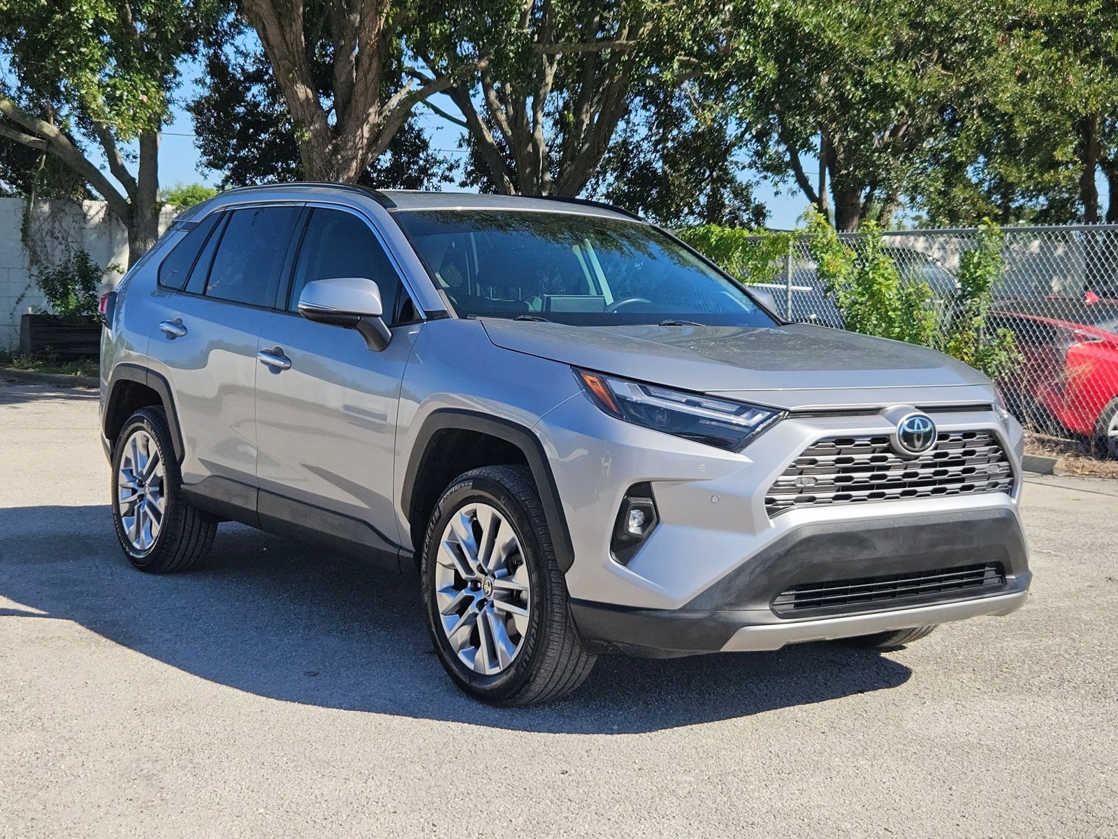 2022 Toyota RAV4 Limited photo 2