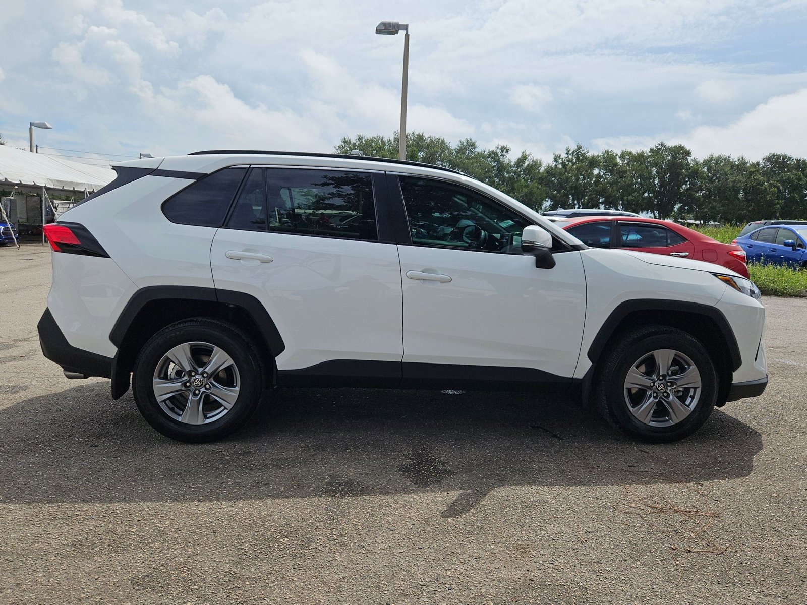 2024 Toyota RAV4 XLE photo 4