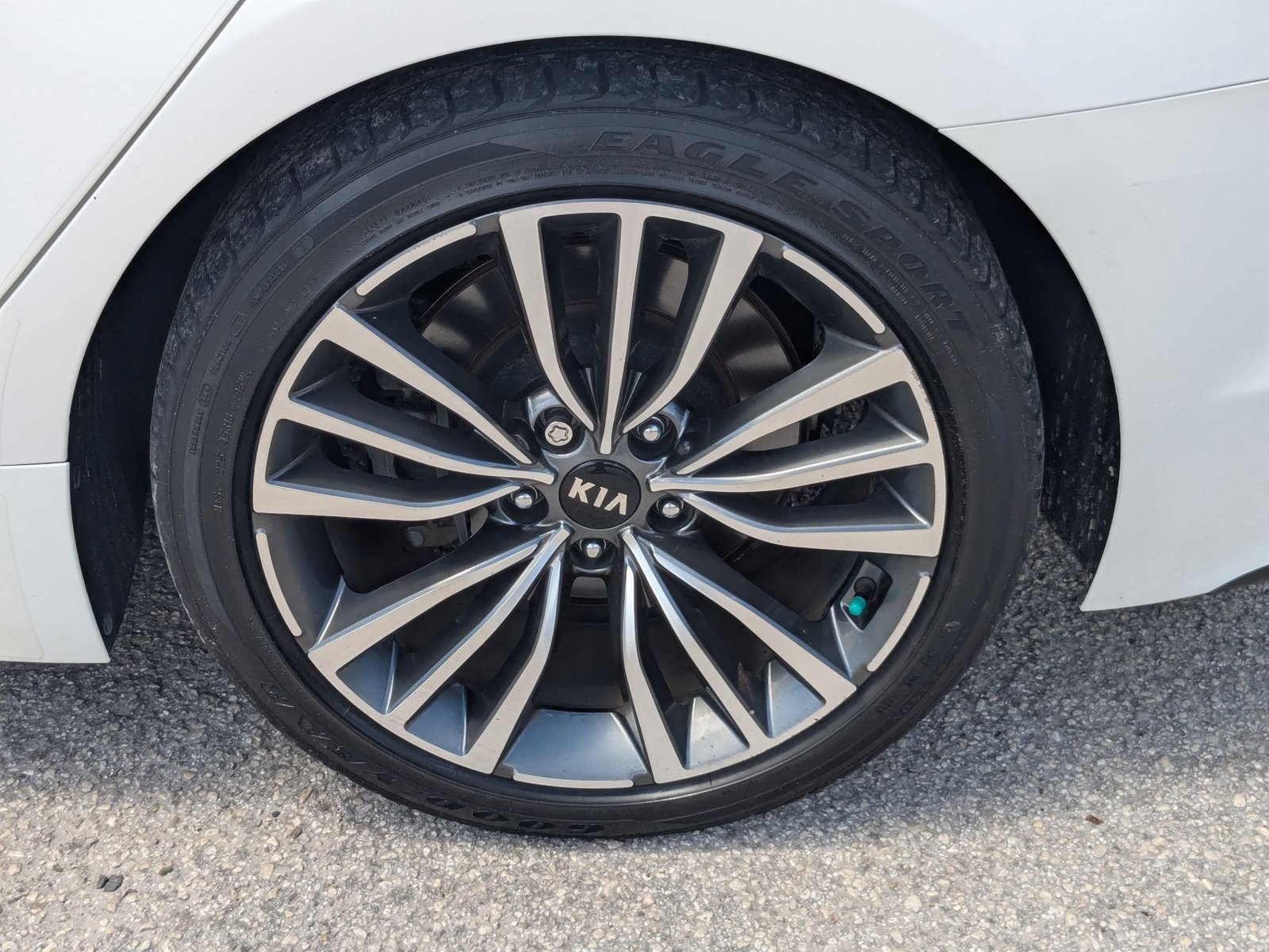 2019 Kia Stinger photo 3