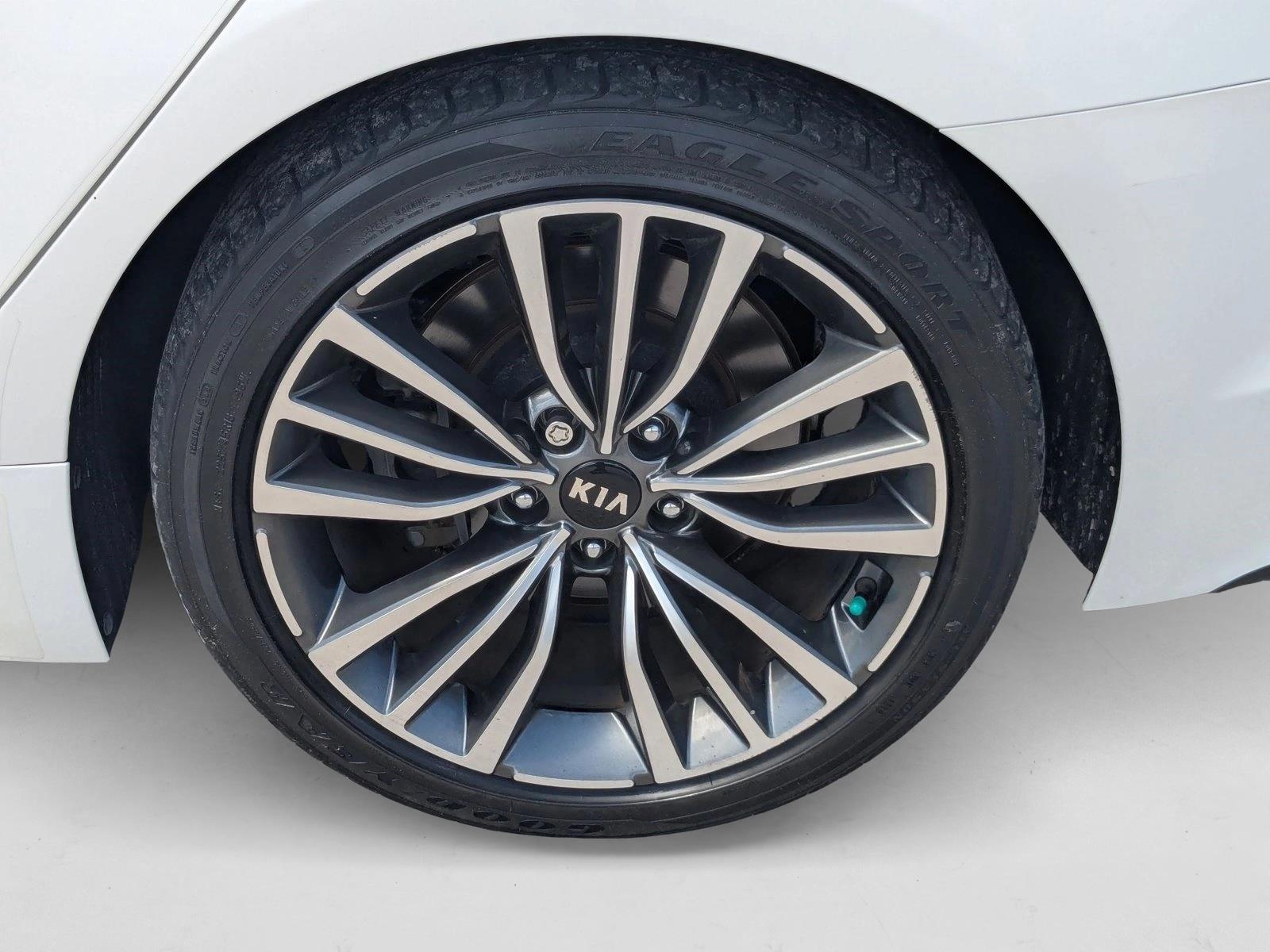 2019 Kia Stinger photo 3