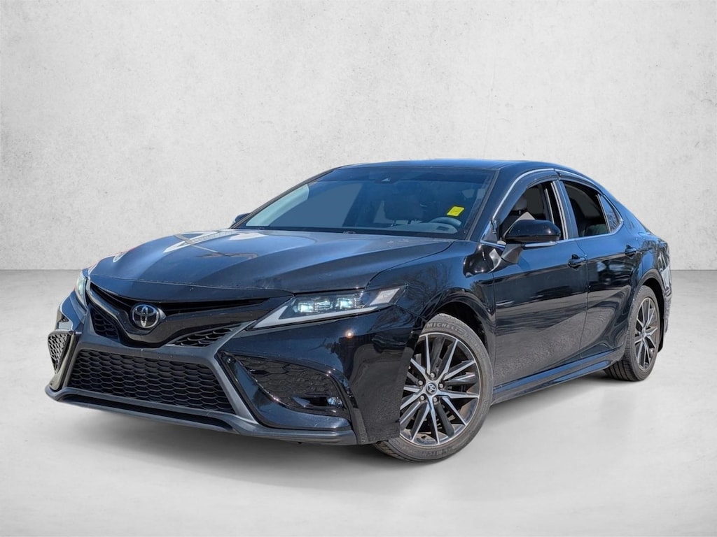 Used 2022 Toyota Camry SE Sedan