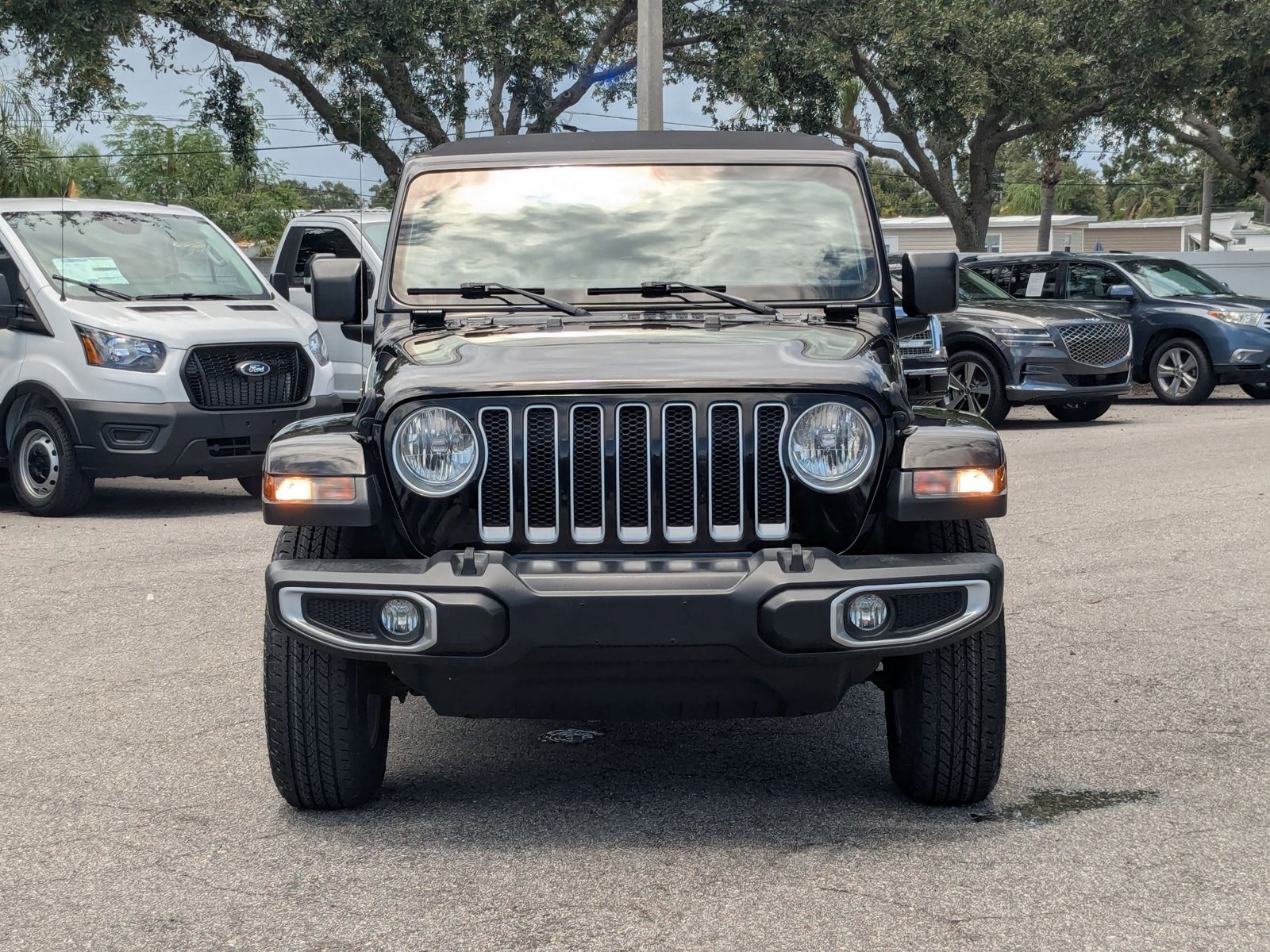 2018 Jeep Wrangler Unlimited Sahara photo 2