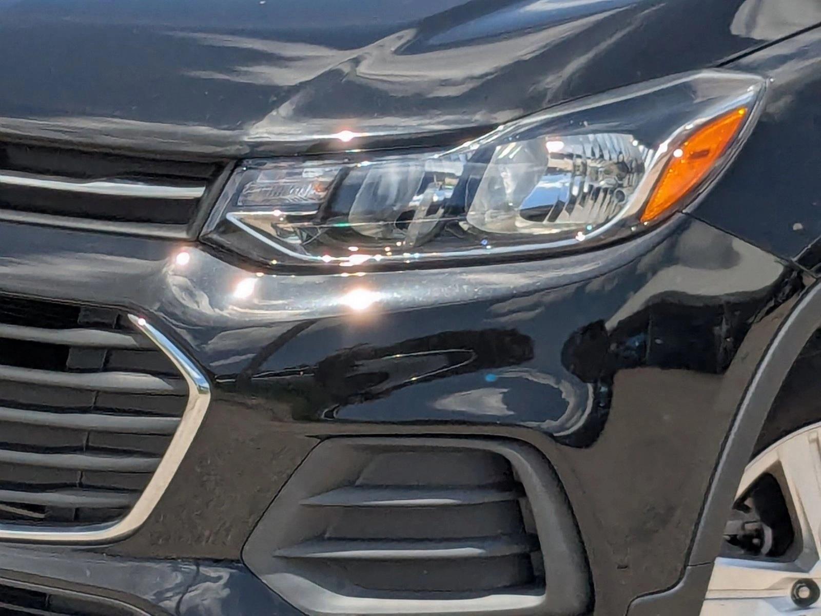 2022 Chevrolet Trax LS photo 3