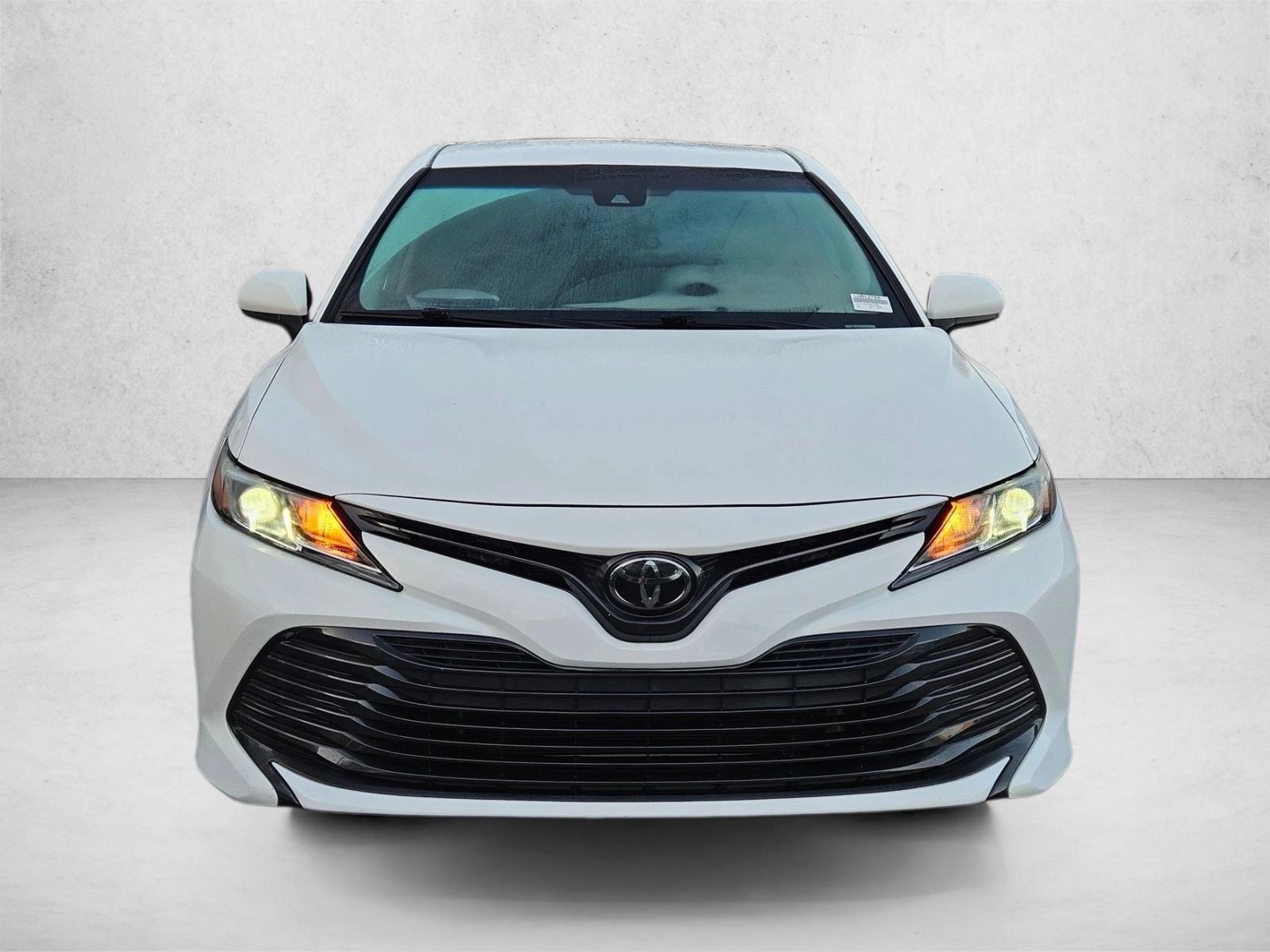 2020 Toyota Camry LE SE photo 2