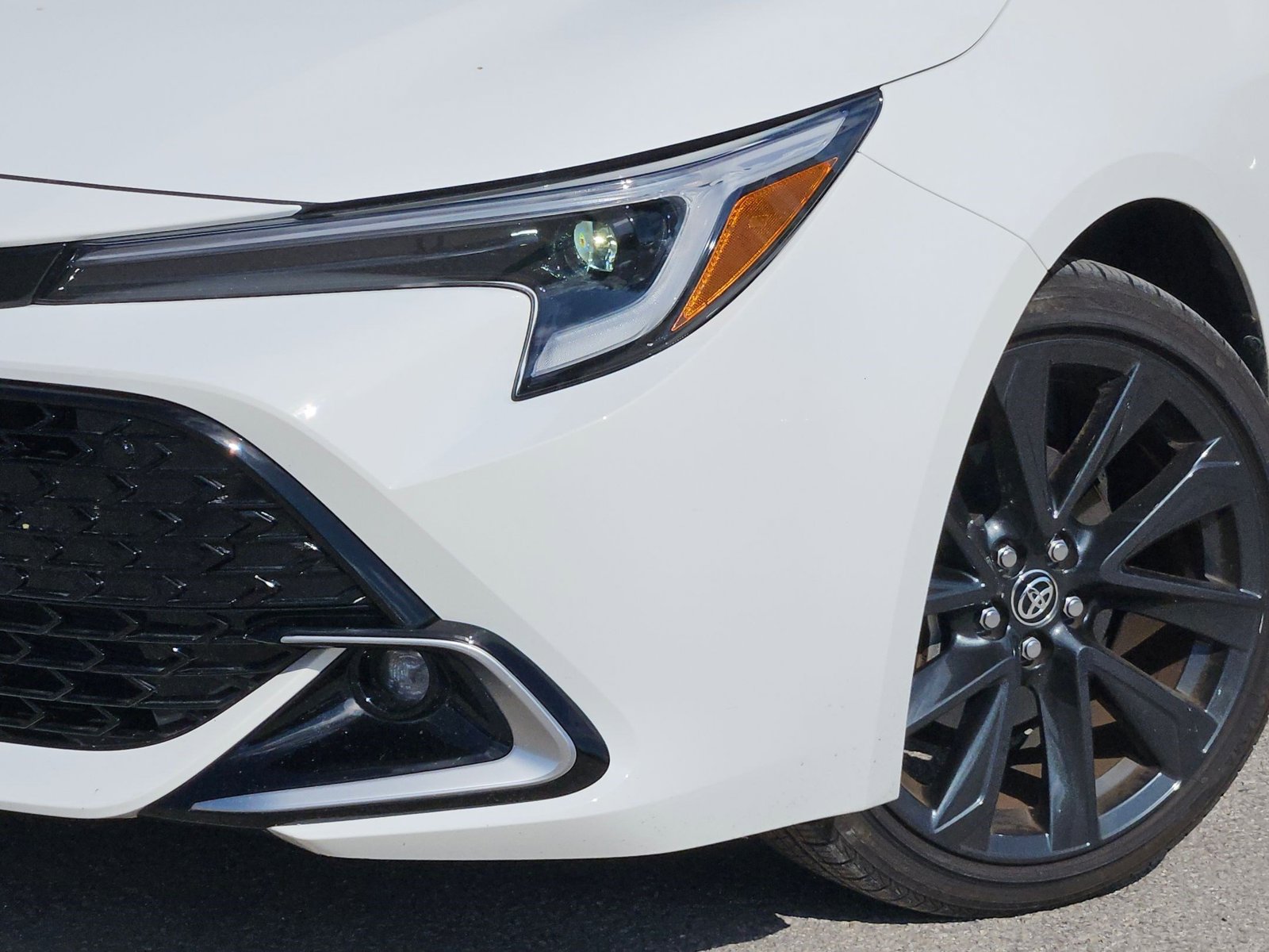 2025 Toyota Corolla XSE photo 4