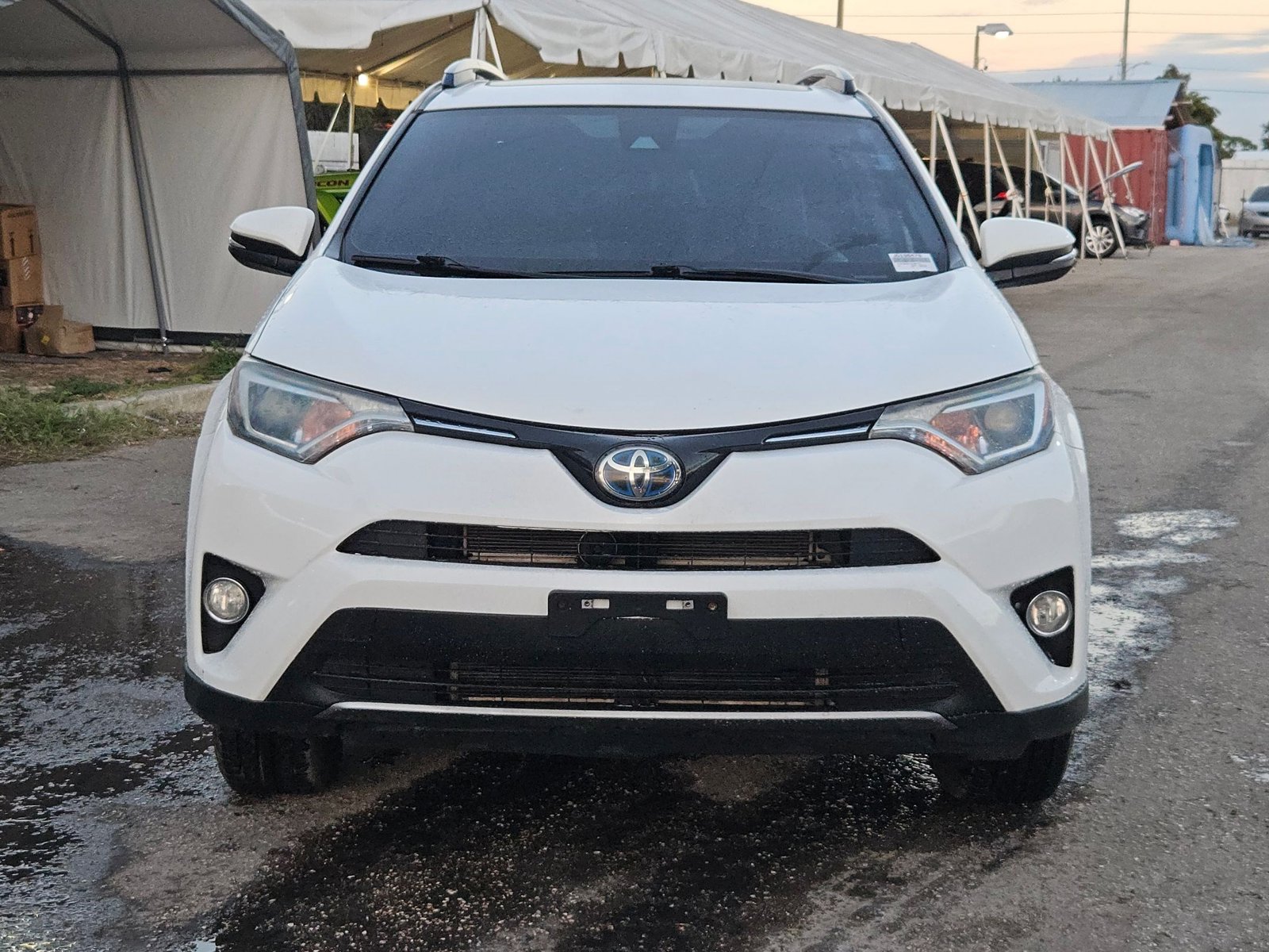 2018 Toyota RAV4 Hybrid XLE photo 2