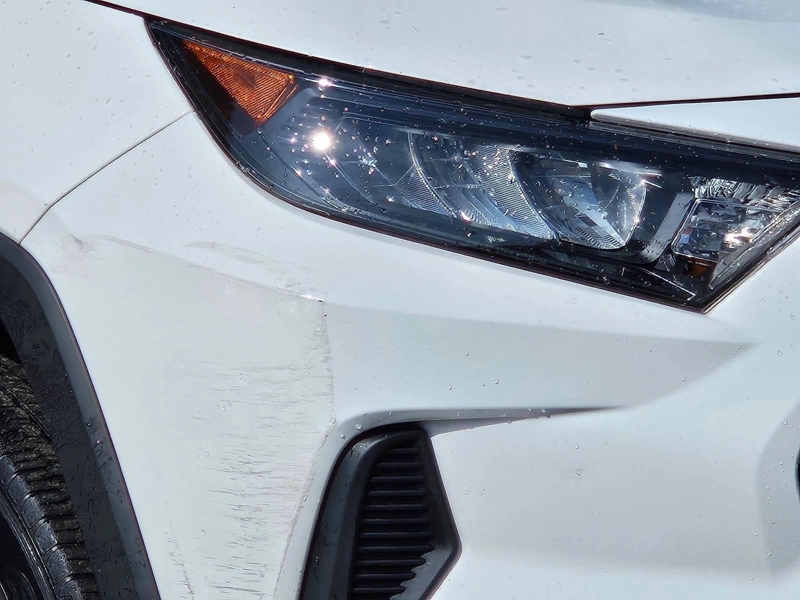 2021 Toyota RAV4 LE photo 3