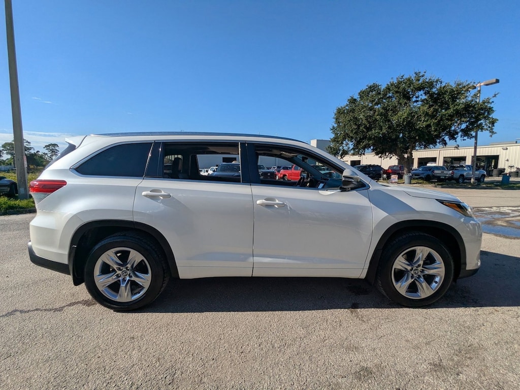 Used 2017 Toyota Highlander Limited V6 SUV