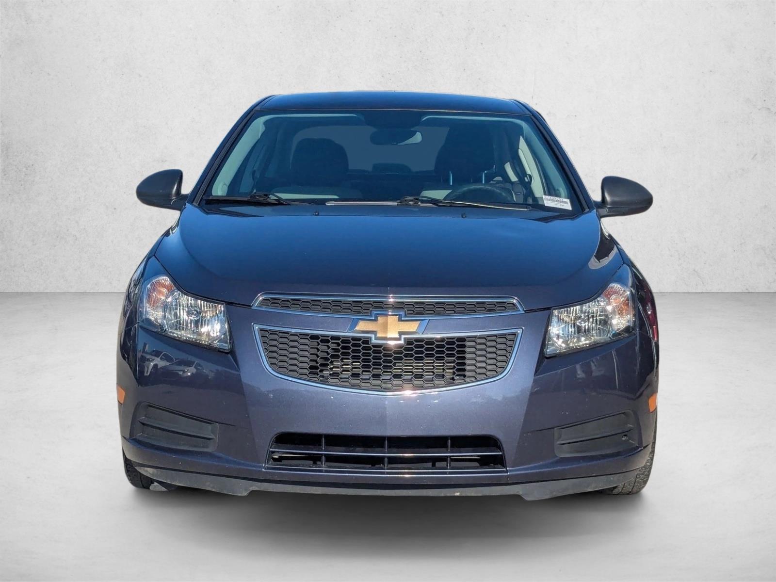 2014 Chevrolet Cruze LS photo 2