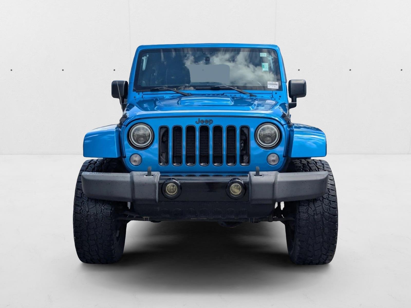 2014 Jeep Wrangler Unlimited Sahara photo 2
