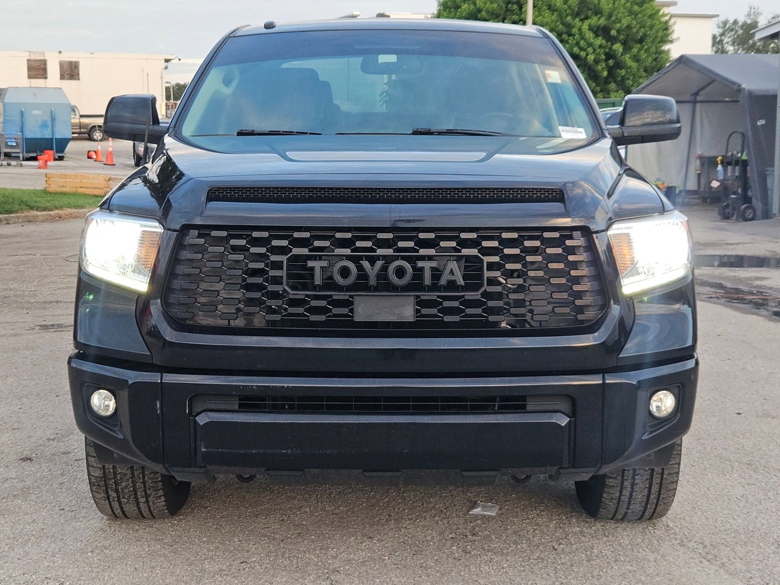 2017 Toyota Tundra Platinum CrewMax photo 2
