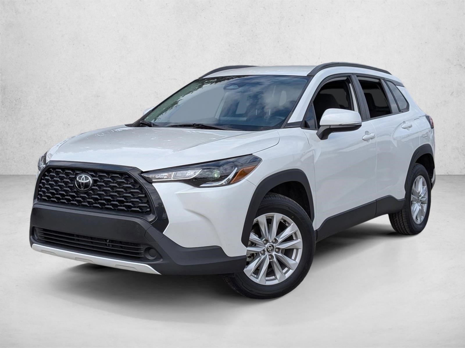 2023 Toyota Corolla Cross LE's photo