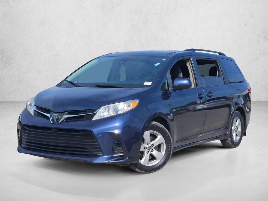Used 2018 Toyota Sienna LE 7 Passenger Auto Access Seat Van Passenger Van