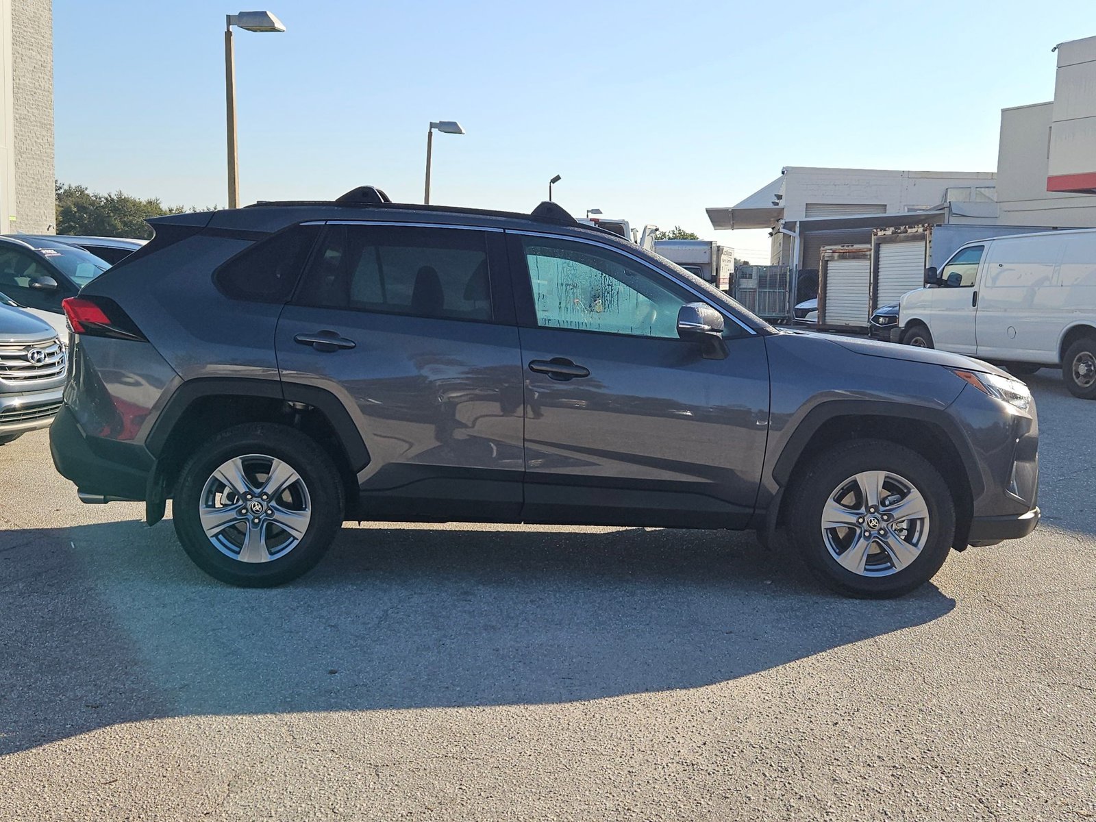 2025 Toyota RAV4 XLE photo 4