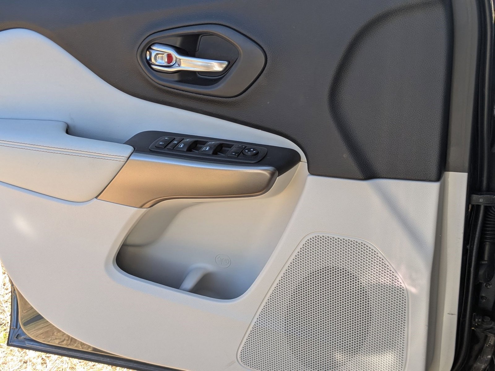 2020 Jeep Cherokee Latitude photo 4