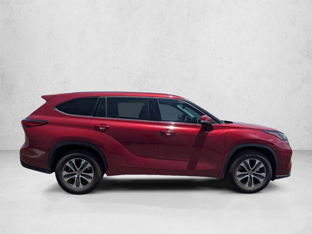Used 2022 Toyota Highlander XLE SUV