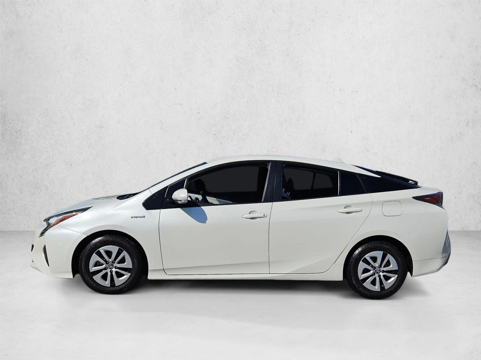 2016 Toyota Prius Four photo 2