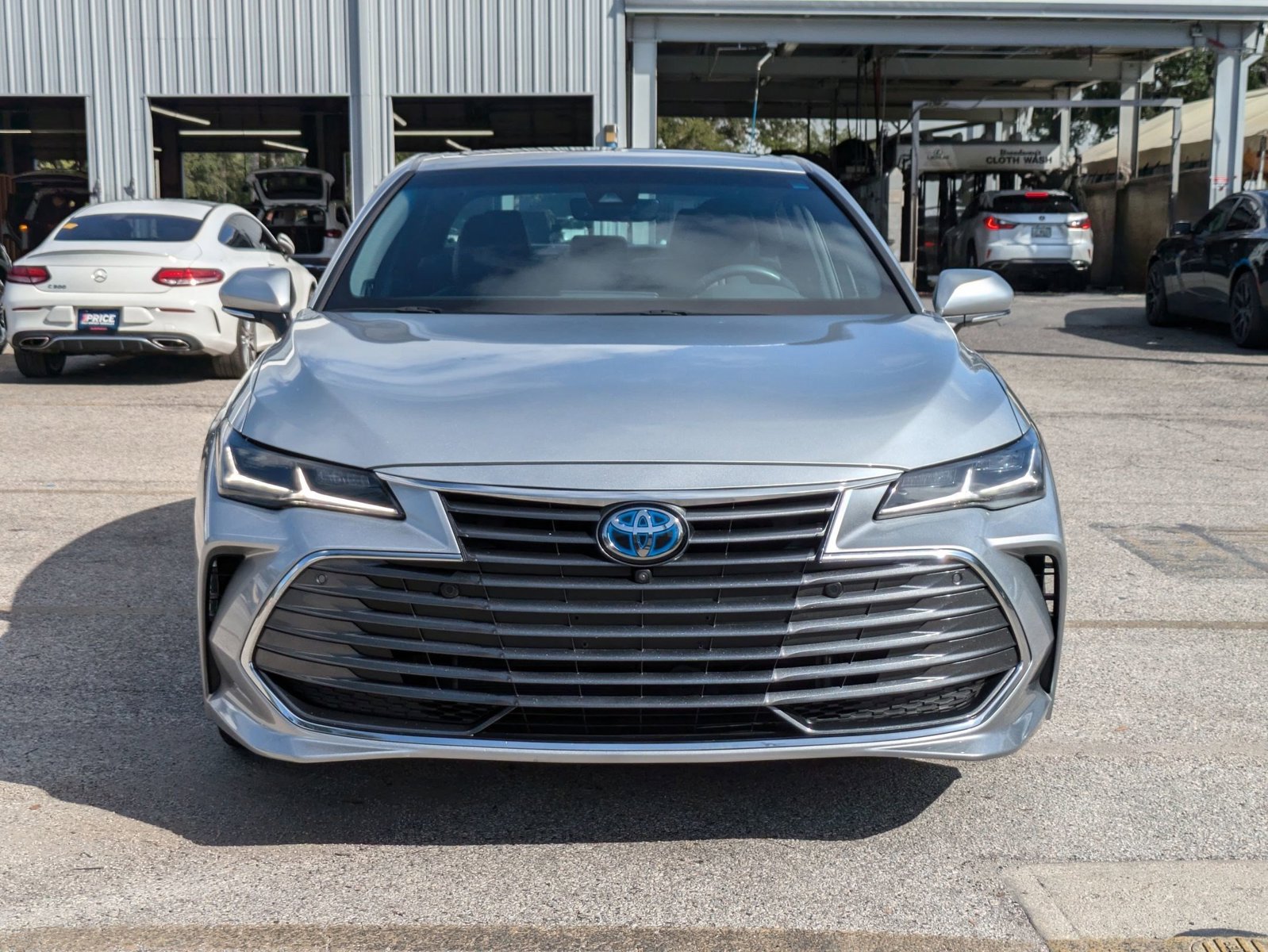 2021 Toyota Avalon Hybrid Limited photo 2