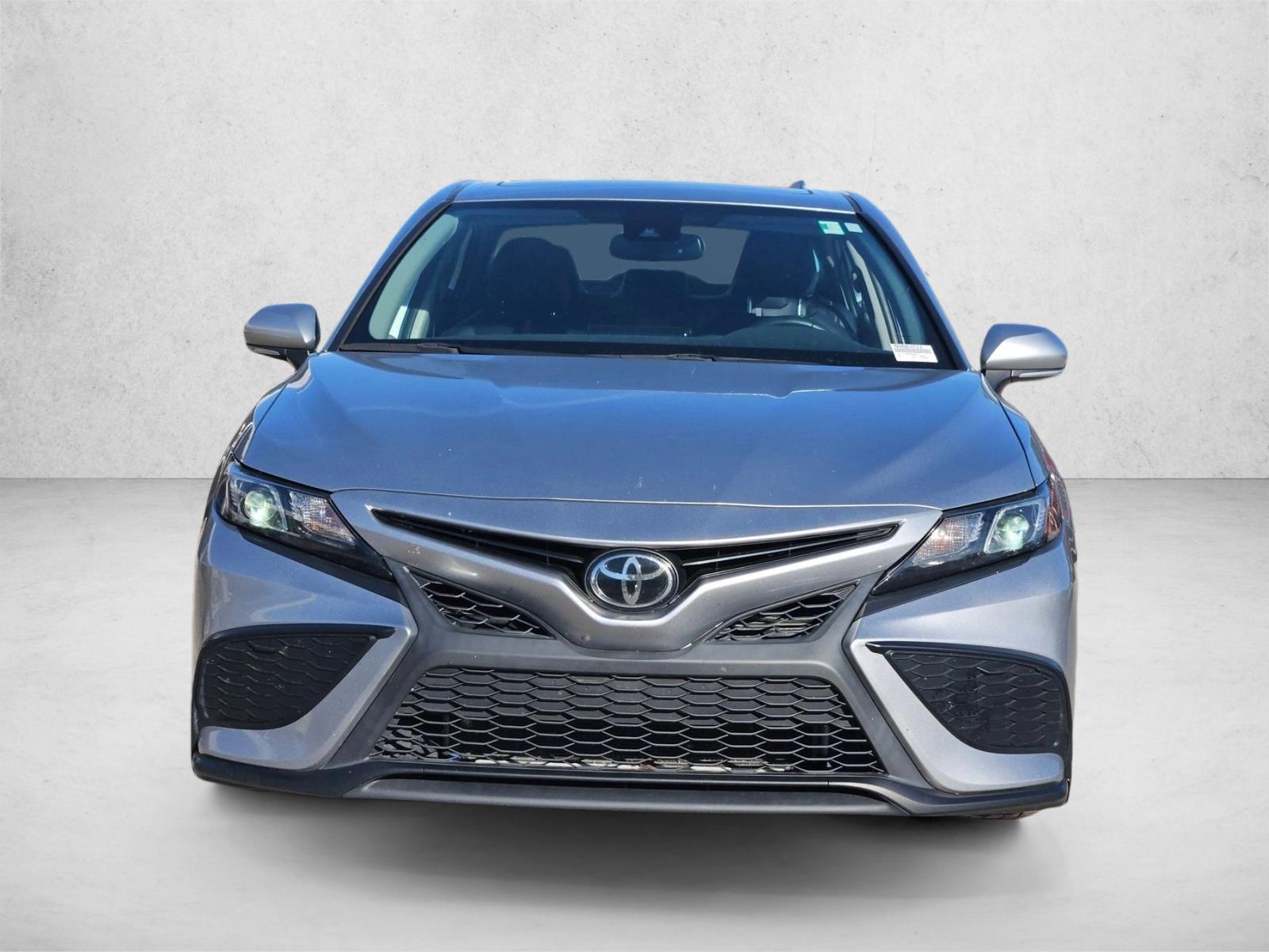 2022 Toyota Camry SE photo 2