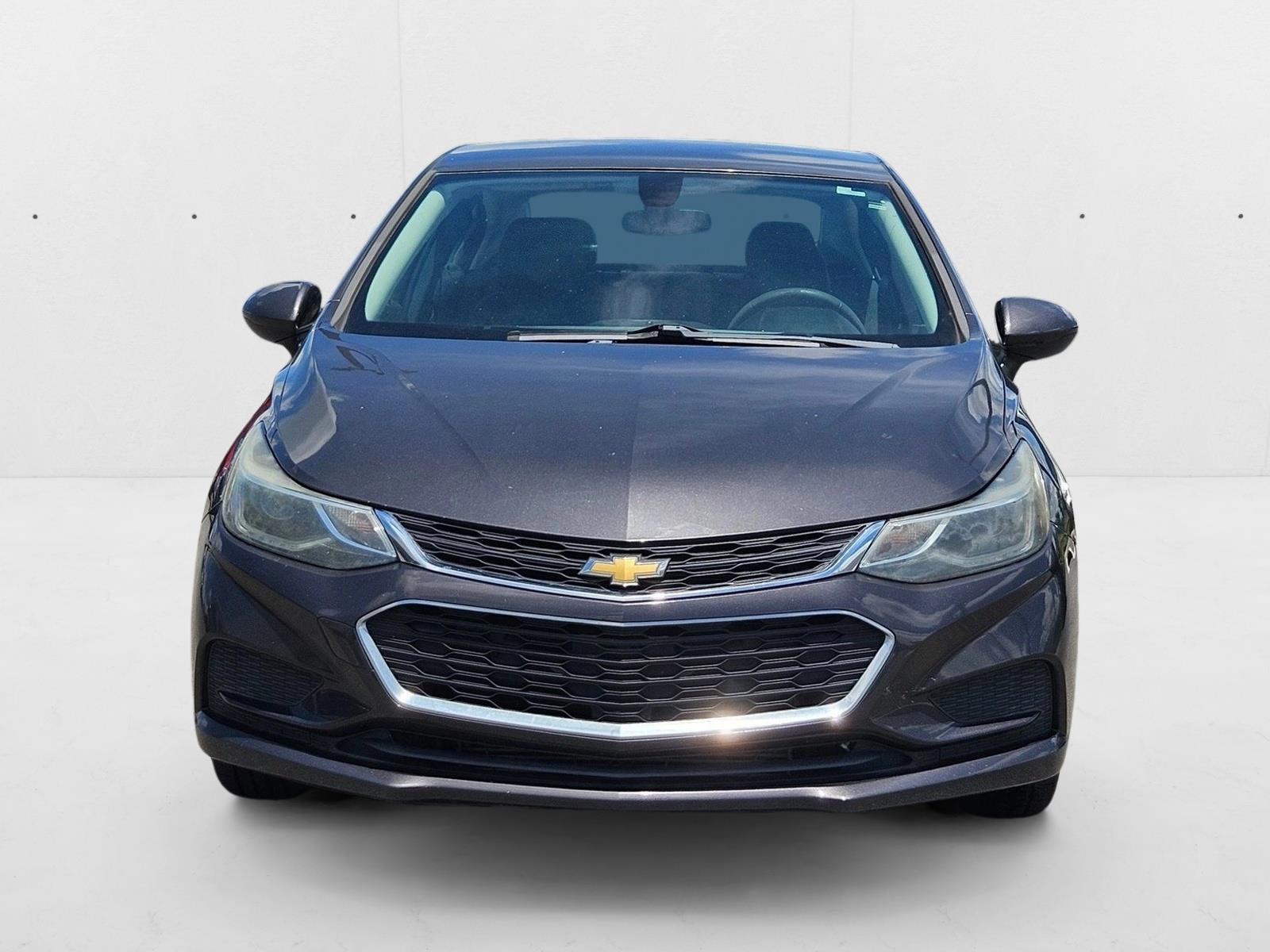 2017 Chevrolet Cruze LT photo 2