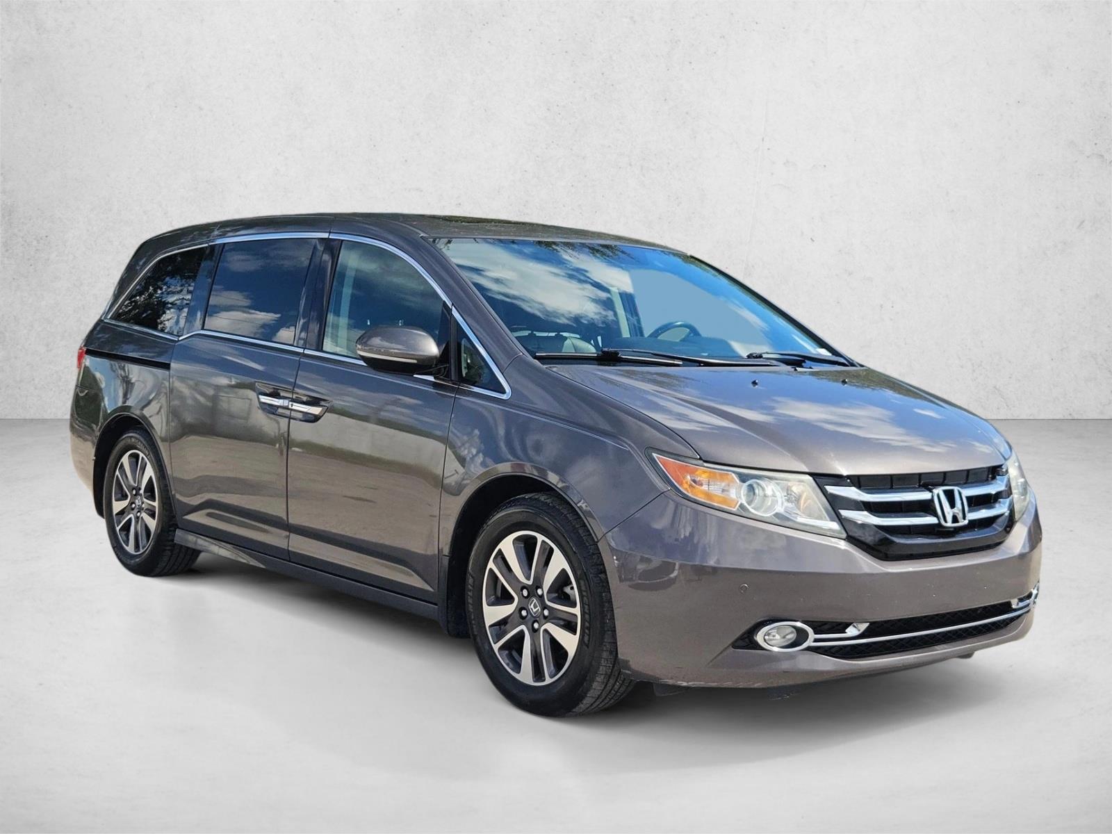 2014 Honda Odyssey Touring photo 3